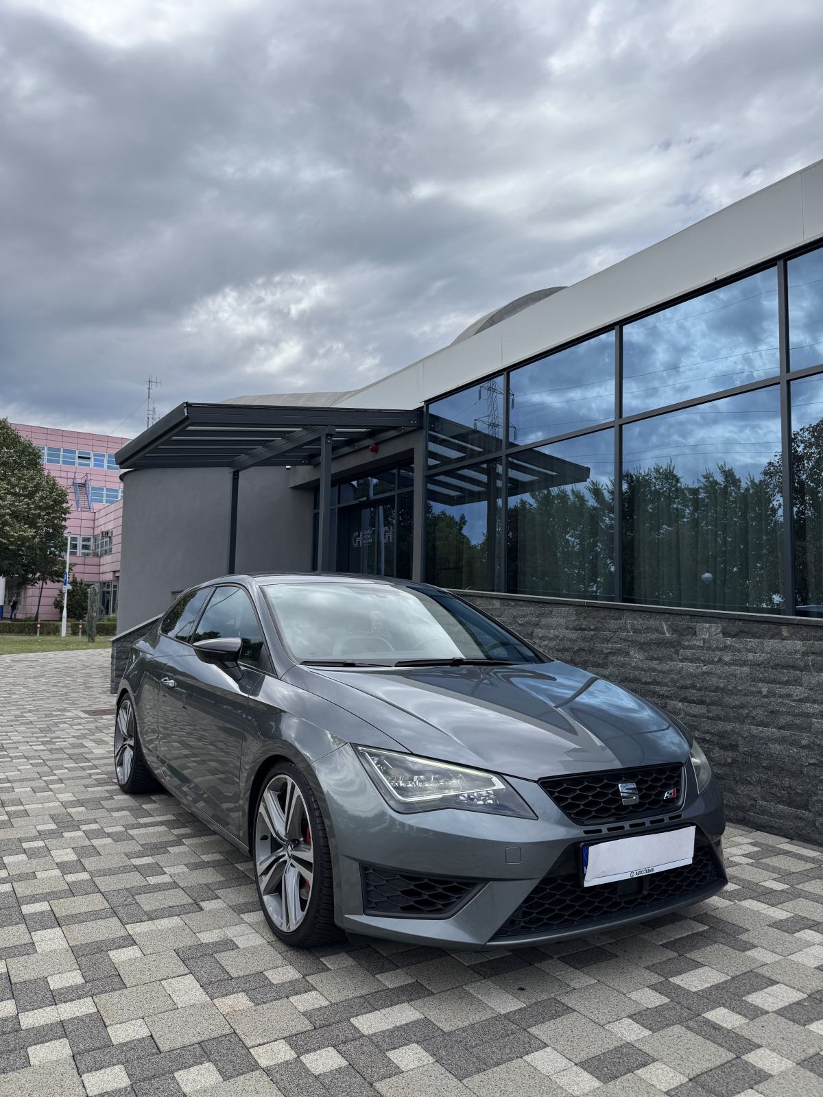 Seat Leon CUPRA 2,0 TSI DSG Stage 1 - FULL OPREMA - REG 04/27, fotografija 2