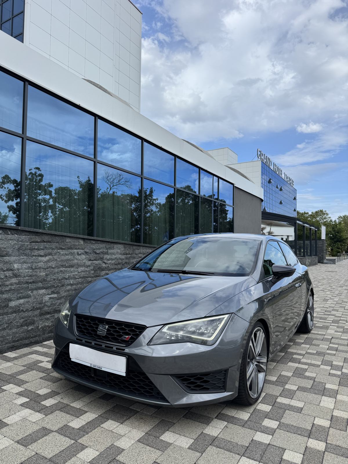 Seat Leon CUPRA 2,0 TSI DSG Stage 1 - FULL OPREMA - REG 04/27, fotografija 4