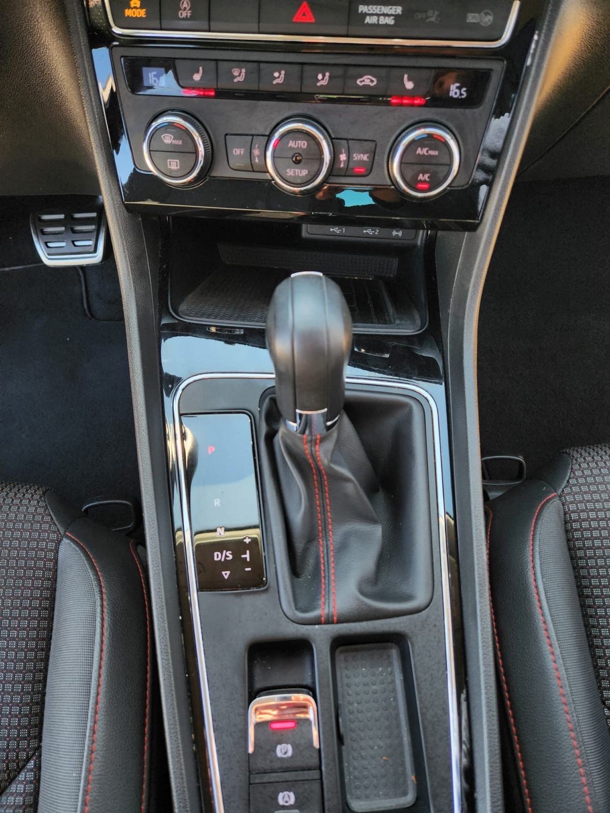 Seat Leon 2,0 TDI automatik, fotografija 15