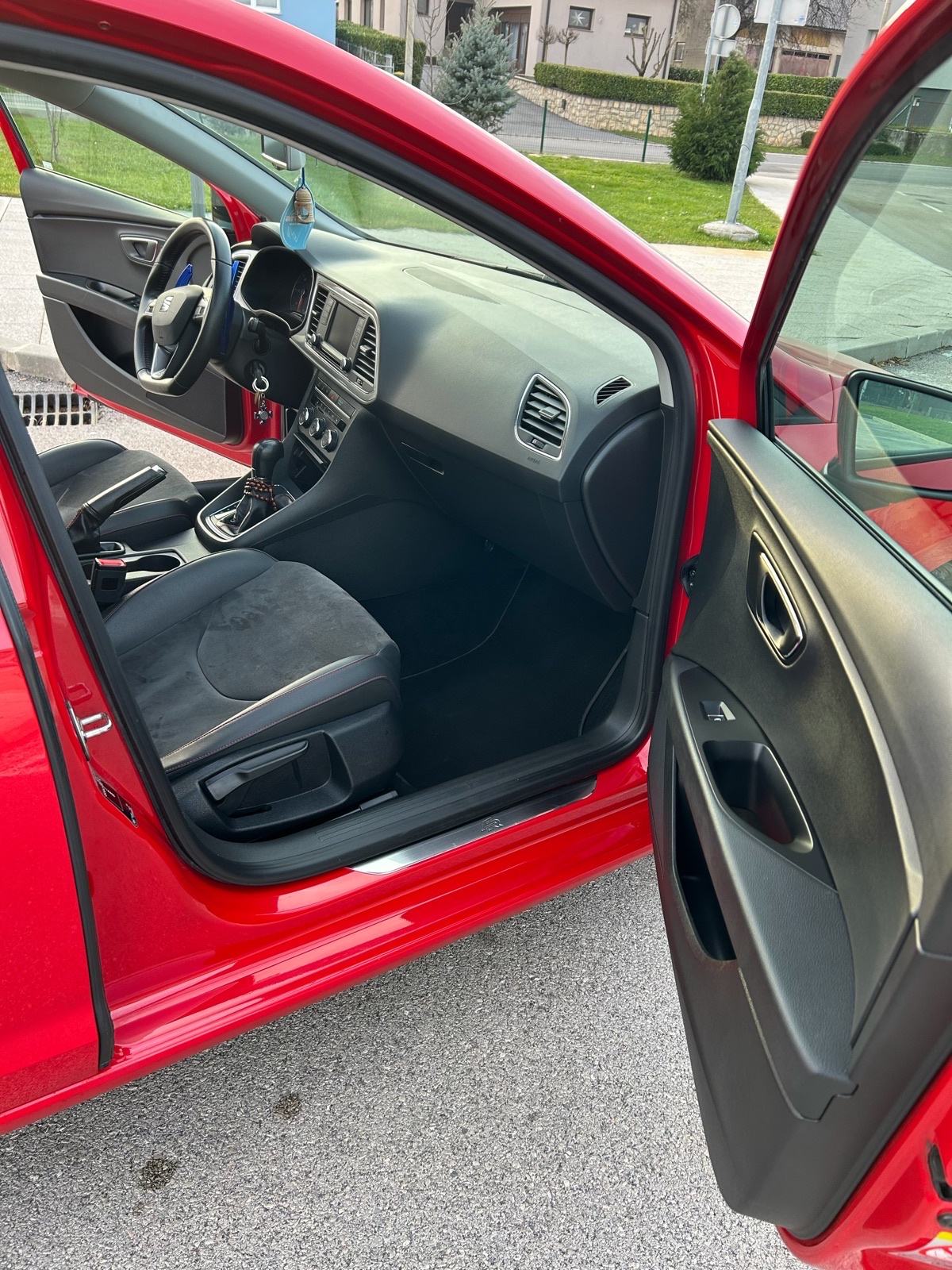 SEAT LEON FR 2.0 TDI 150 KS DSG / PANORAMA / ACC / FULL LED, fotografija 13