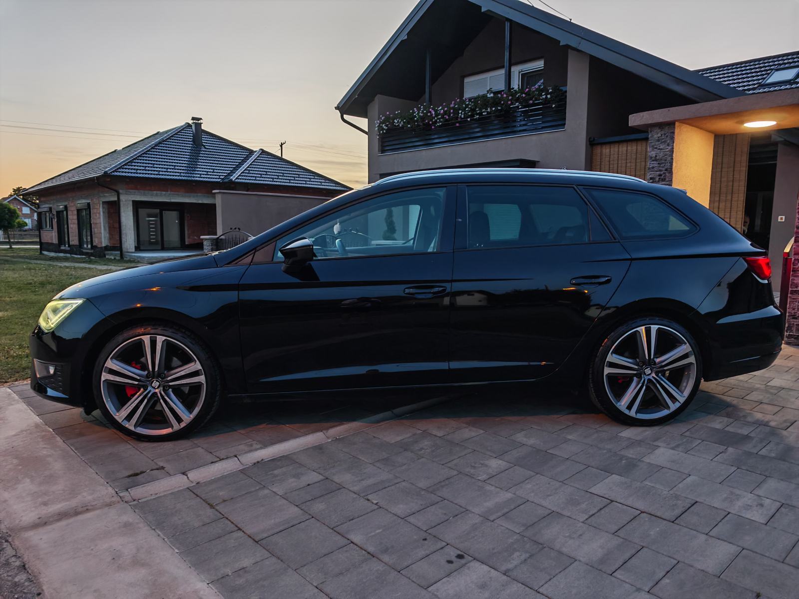 SEAT LEON FR 2.0 TDI 184KS 19" CUPRA FELGE TOP STANJE, fotografija 3