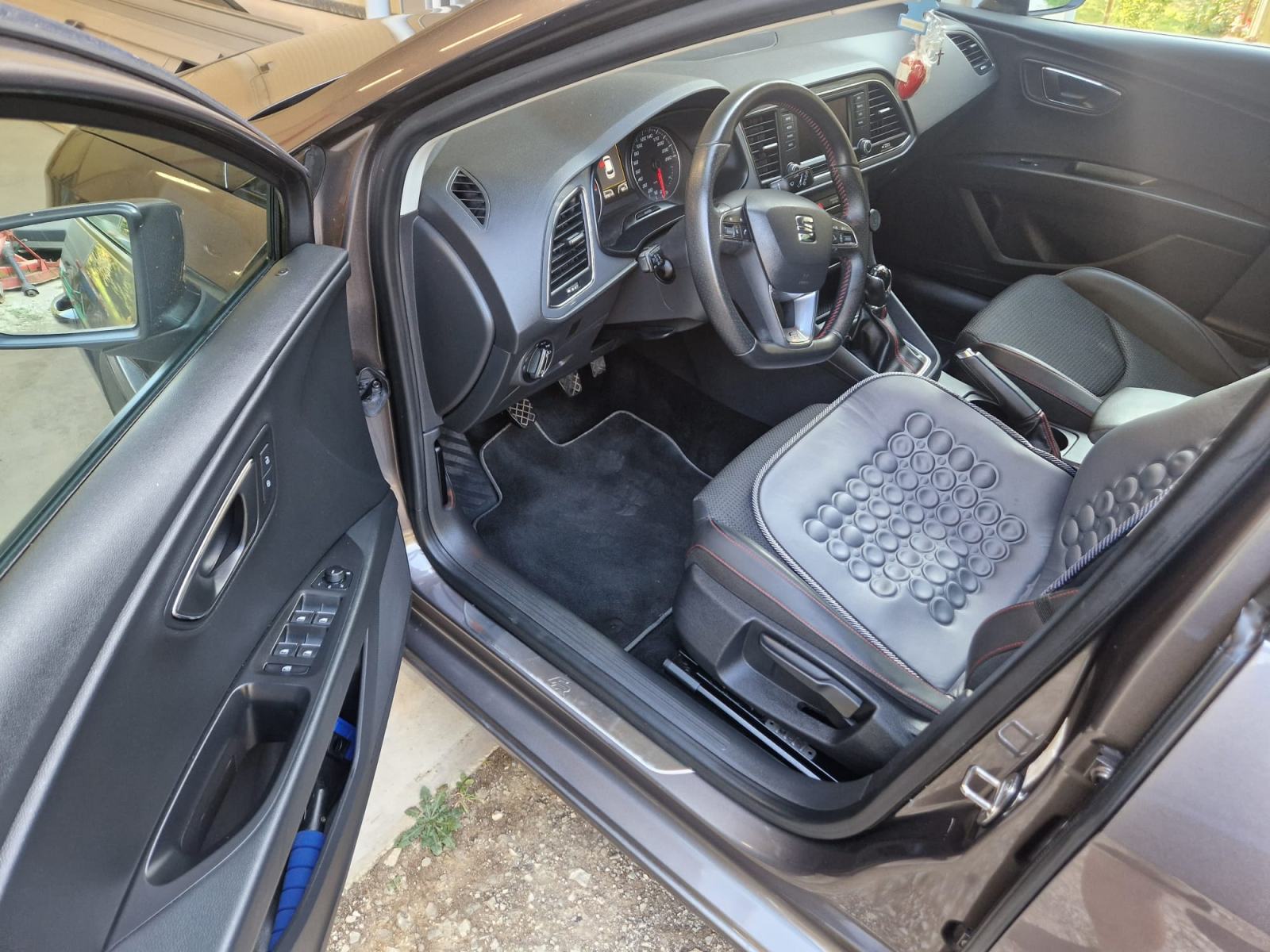 Seat Leon 2,0 TDI FR, fotografija 9