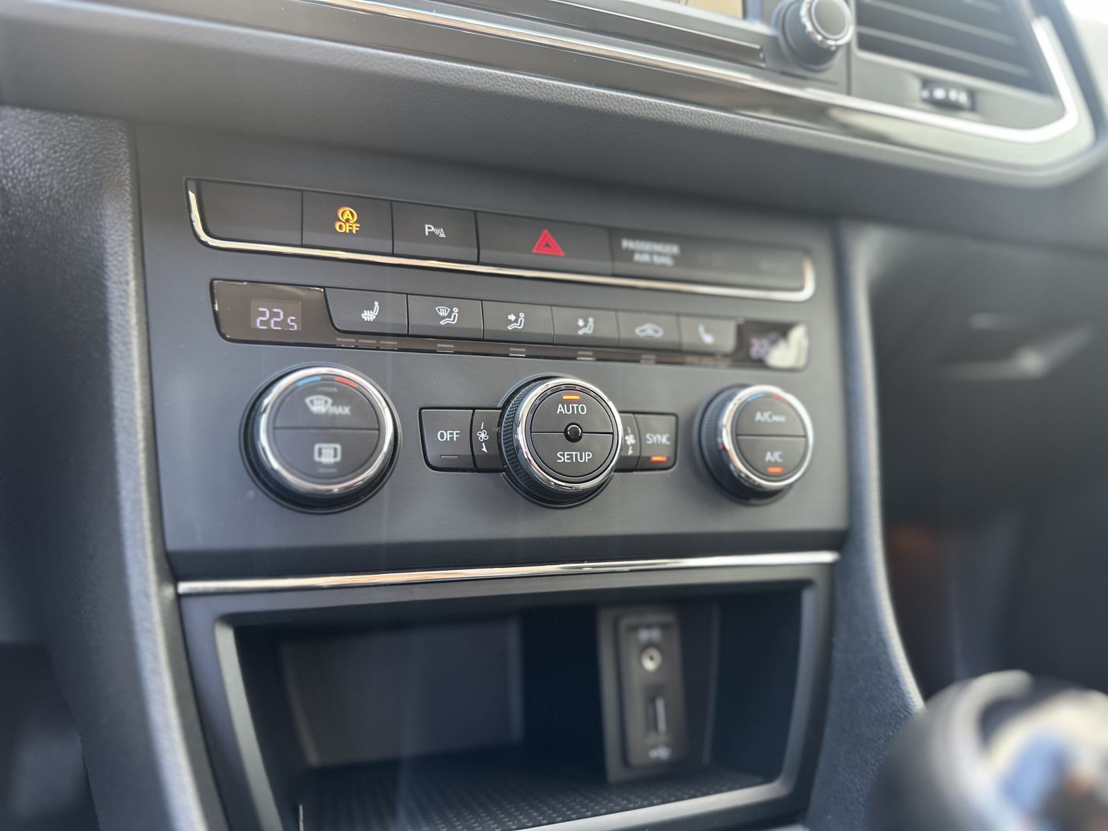 Seat Leon 2,0 TDI/LED/TEMPOMAT/NAVI/SENZORI/GR.SJEDALA, fotografija 20