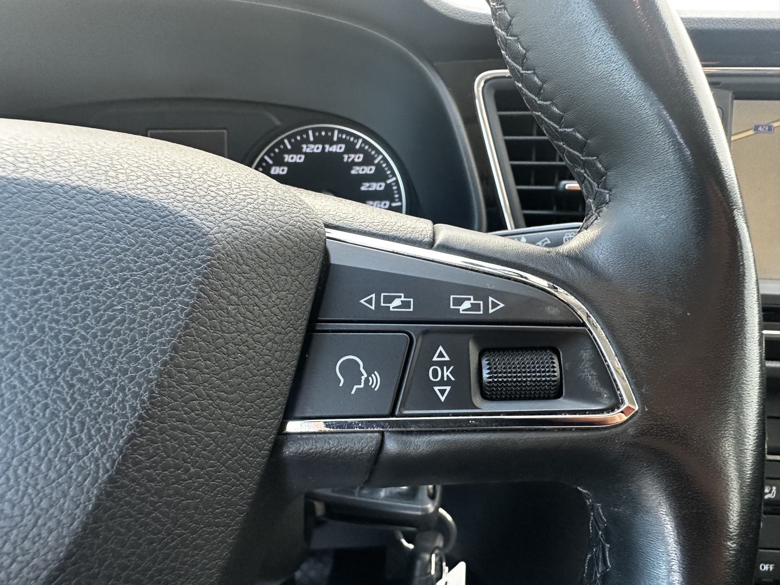 Seat Leon 2,0 TDI/LED/TEMPOMAT/NAVI/SENZORI/GR.SJEDALA, fotografija 16