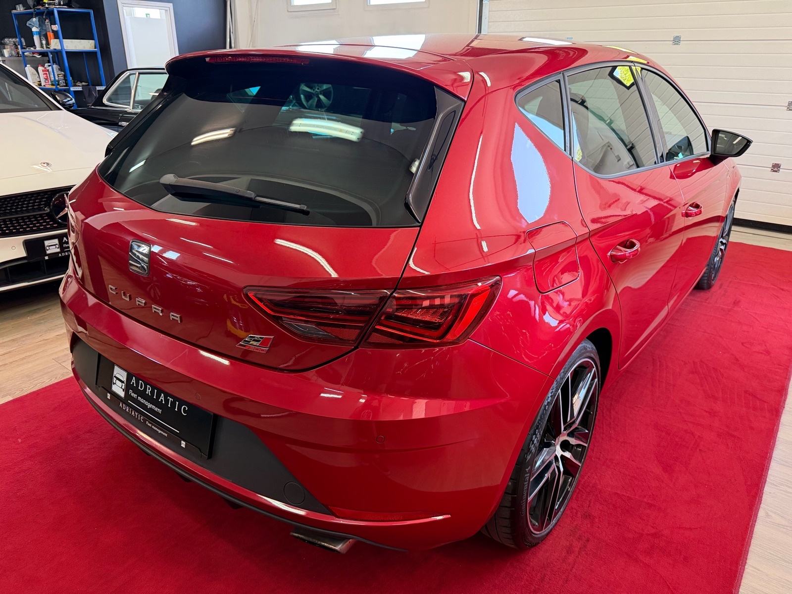 Seat Leon DSG CUPRA 300 ***KAMERA,DCC, ACC, SEAT SOUND, 5 vrata***, fotografija 4