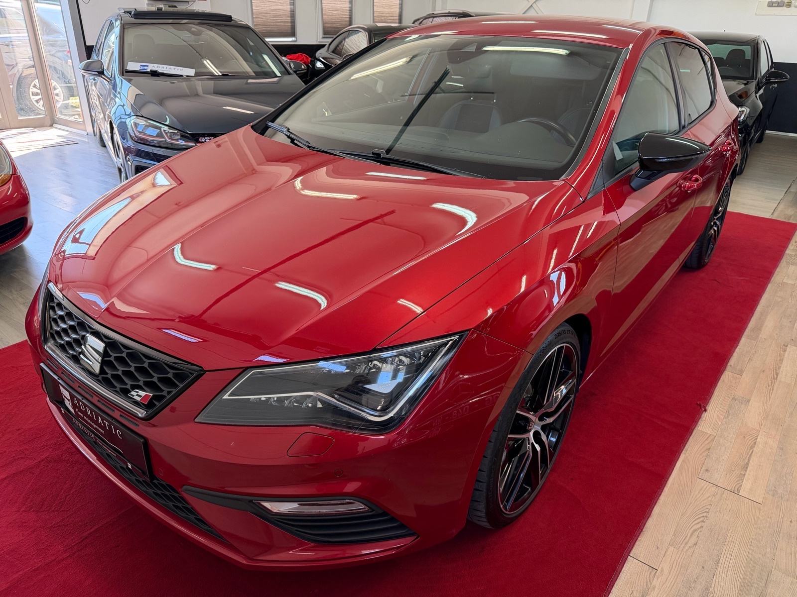 Seat Leon DSG CUPRA 300 ***KAMERA,DCC, ACC, SEAT SOUND, 5 vrata***, fotografija 3