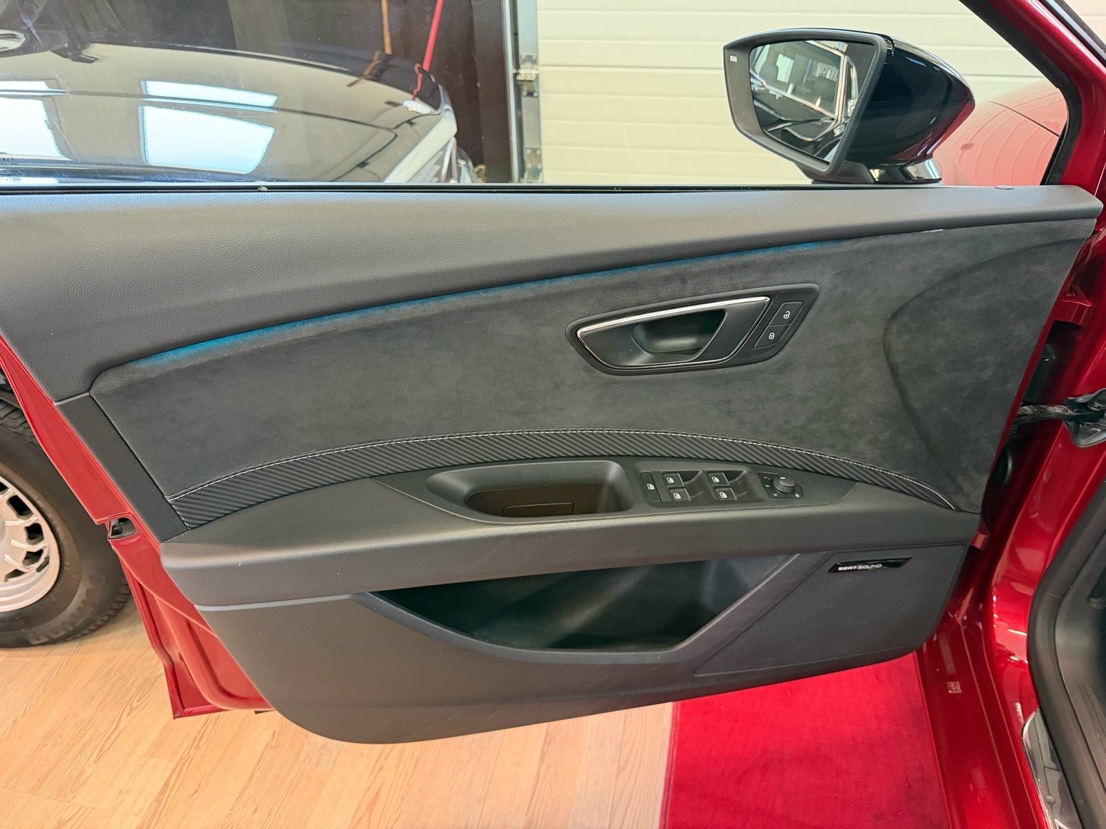 Seat Leon DSG CUPRA 300 ***KAMERA,DCC, ACC, SEAT SOUND, 5 vrata***, fotografija 11
