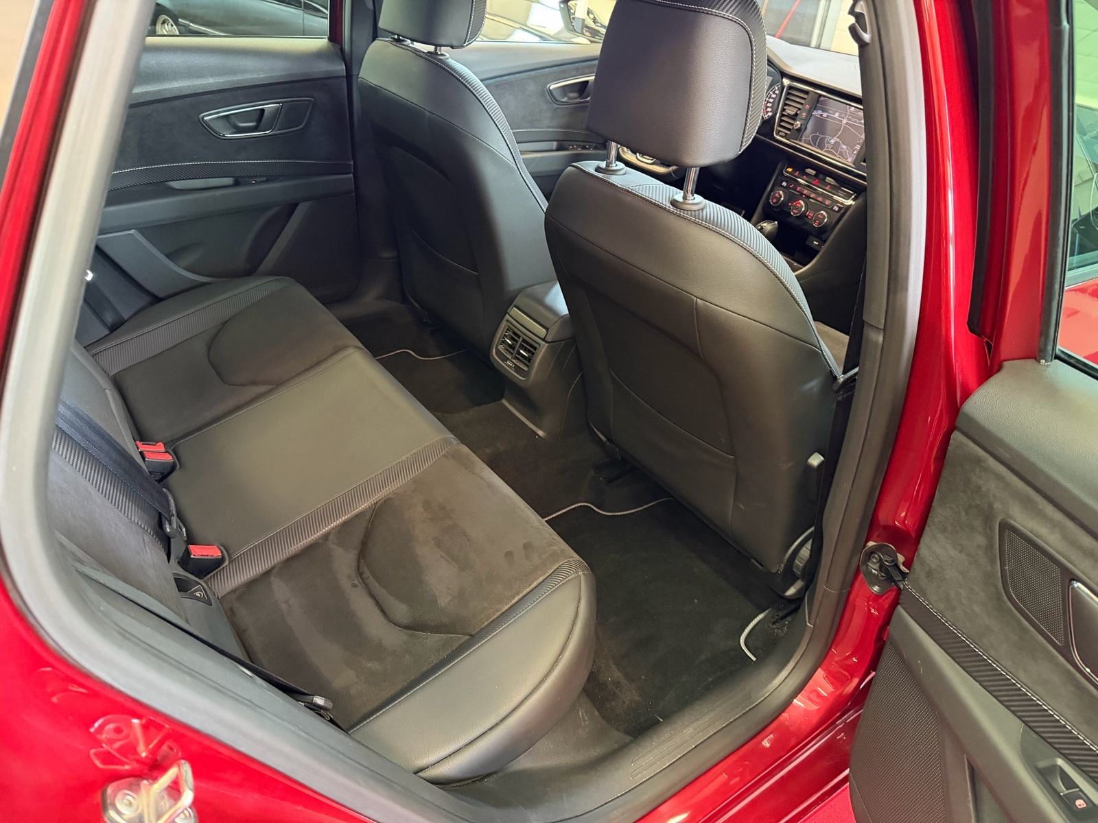 Seat Leon DSG CUPRA 300 ***KAMERA,DCC, ACC, SEAT SOUND, 5 vrata***, fotografija 8