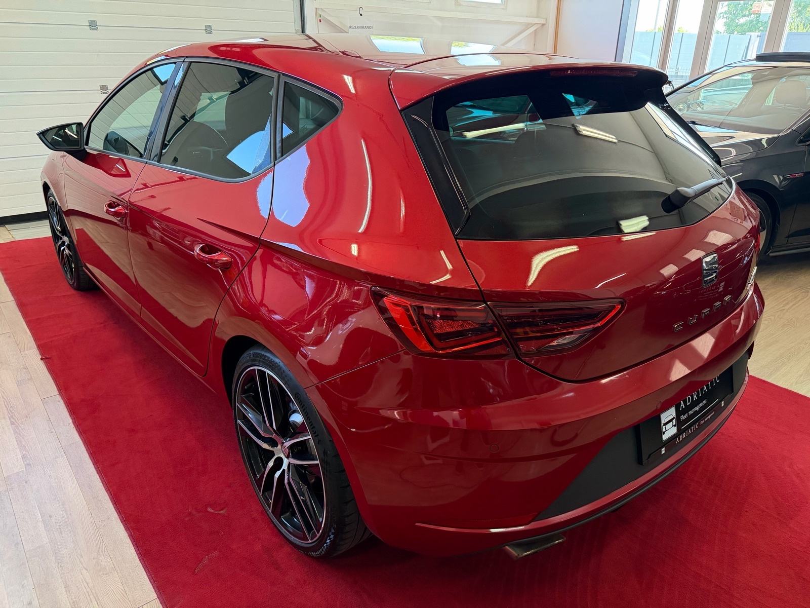 Seat Leon DSG CUPRA 300 ***KAMERA,DCC, ACC, SEAT SOUND, 5 vrata***, fotografija 2