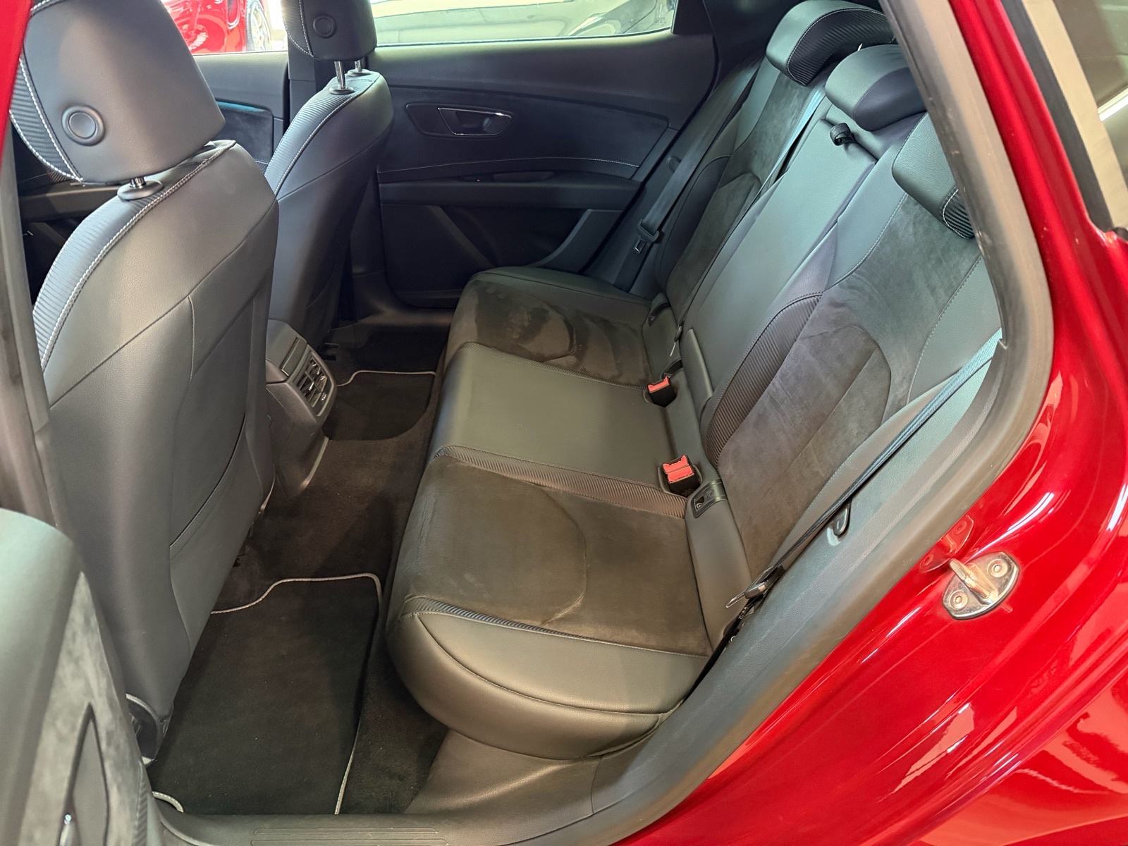 Seat Leon DSG CUPRA 300 ***KAMERA,DCC, ACC, SEAT SOUND, 5 vrata***, fotografija 7