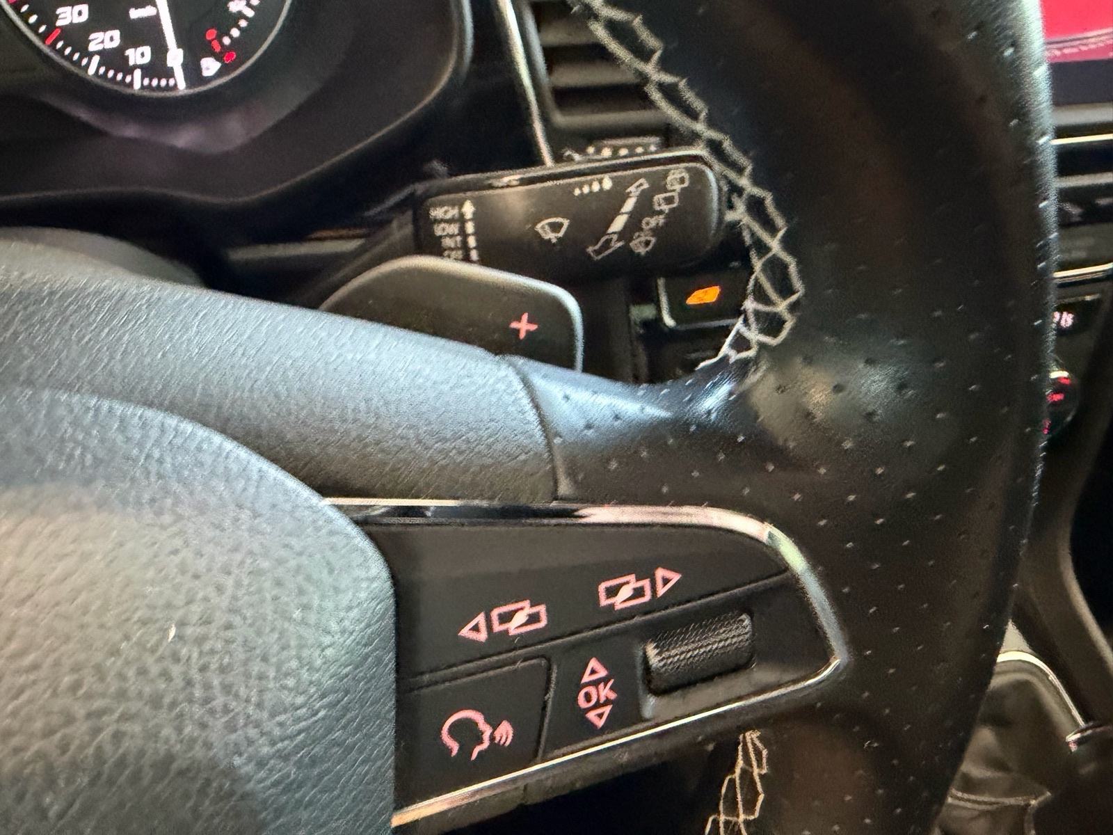 Seat Leon DSG CUPRA 300 ***KAMERA,DCC, ACC, SEAT SOUND, 5 vrata***, fotografija 17