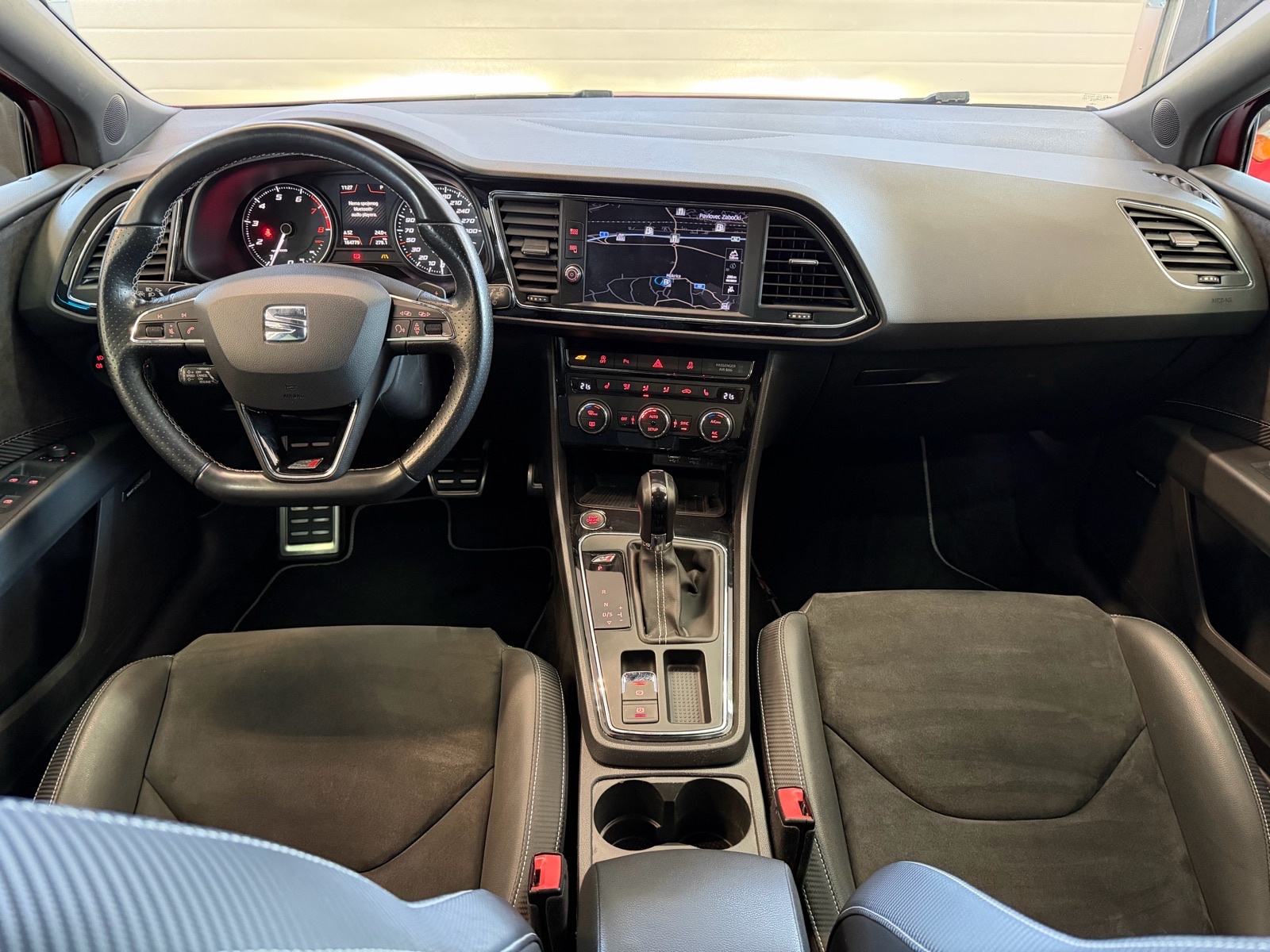 Seat Leon DSG CUPRA 300 ***KAMERA,DCC, ACC, SEAT SOUND, 5 vrata***, fotografija 5