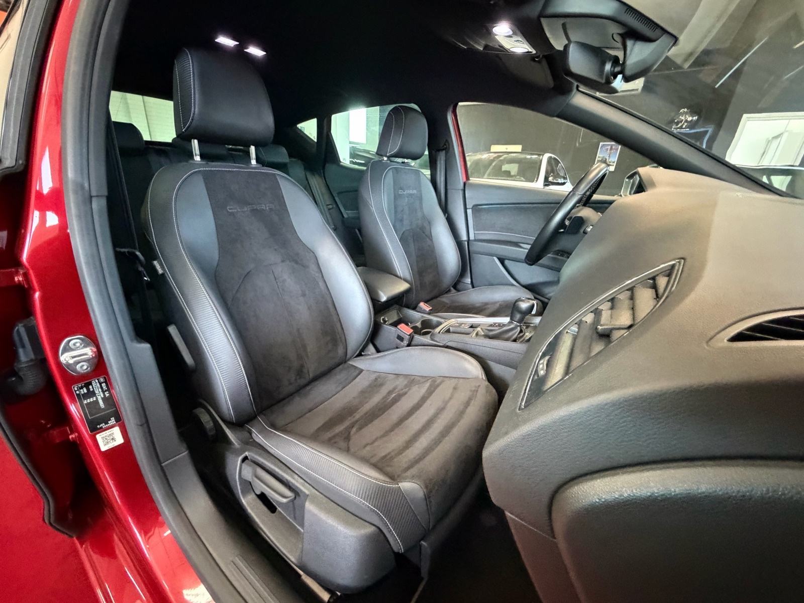 Seat Leon DSG CUPRA 300 ***KAMERA,DCC, ACC, SEAT SOUND, 5 vrata***, fotografija 10