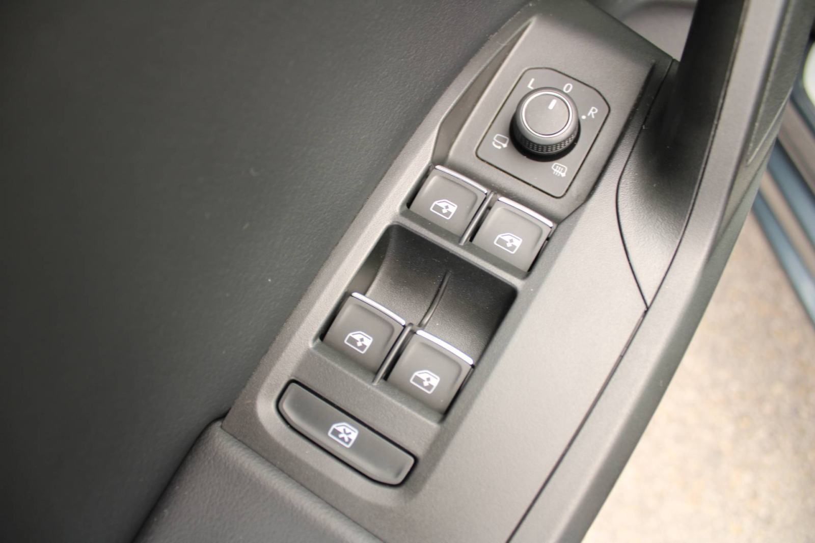 Seat Leon FR 2.0 TDi DSG *NAVIGACIJA, LED, KAMERA*, fotografija 14