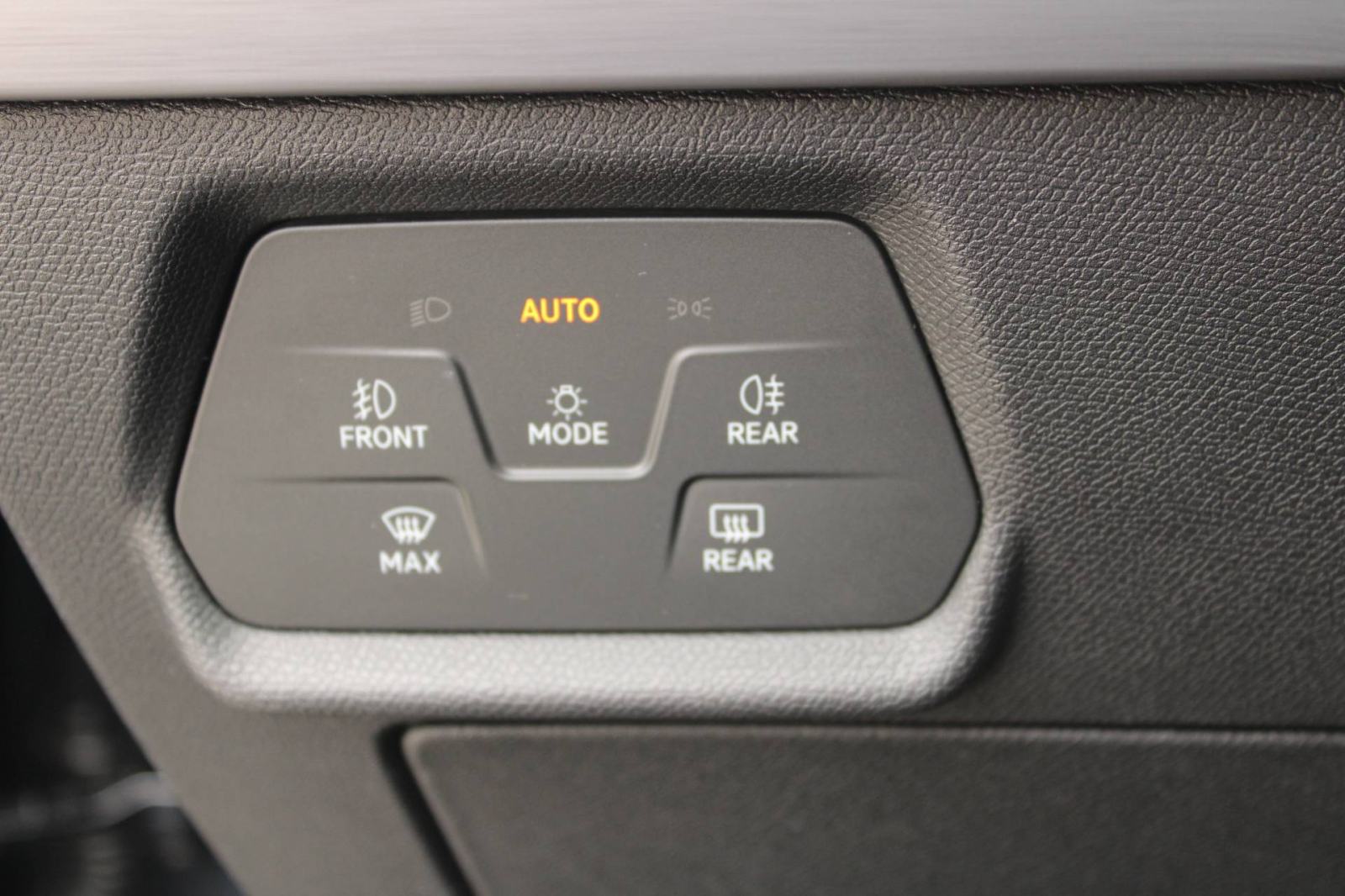 Seat Leon FR 2.0 TDi DSG *NAVIGACIJA, LED, KAMERA*, fotografija 15