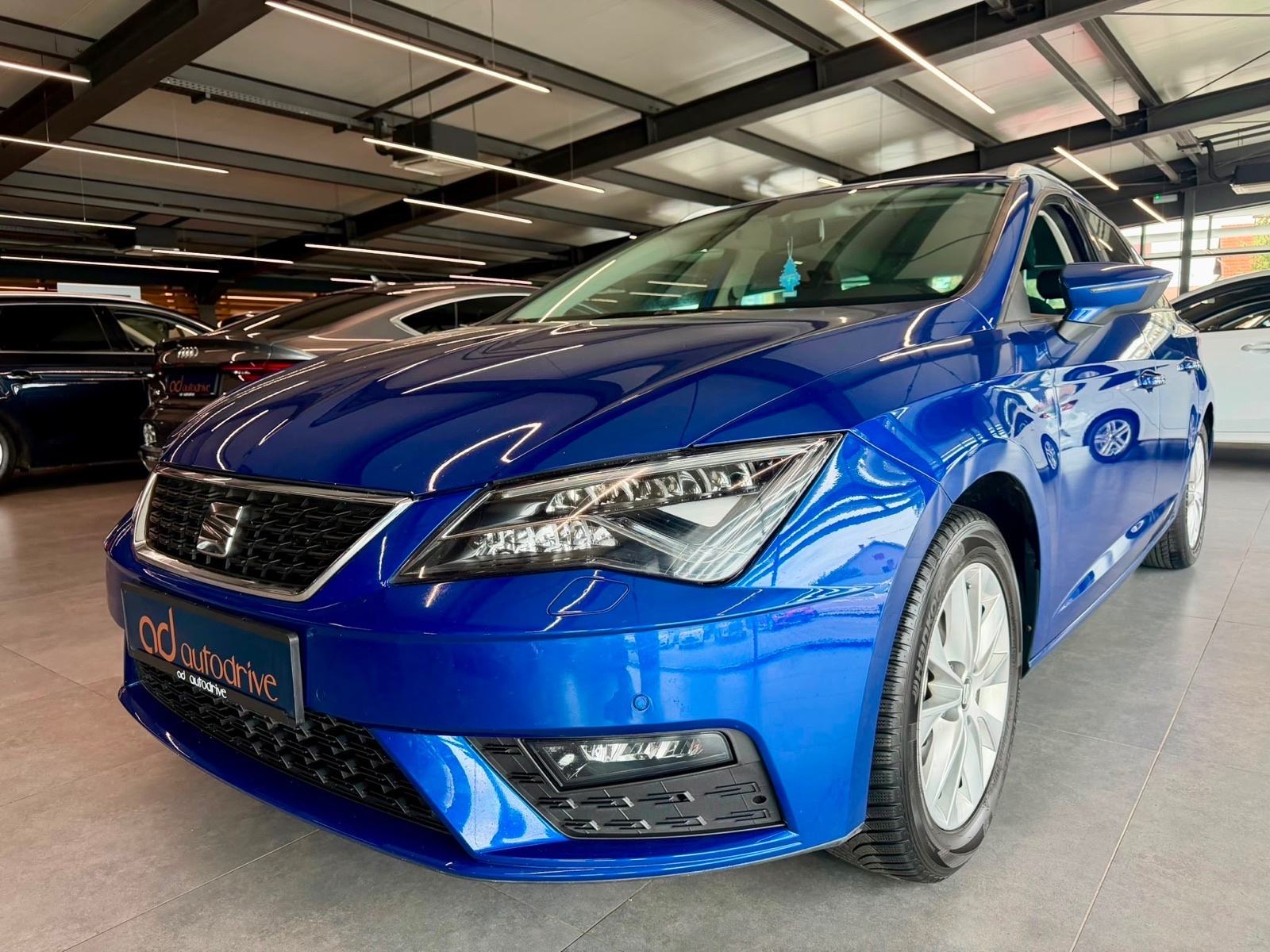 Seat Leon ST 1,6 TDI DSG KLIMA • KAMERA • PDV • ALU16" • LEASING, fotografija 2