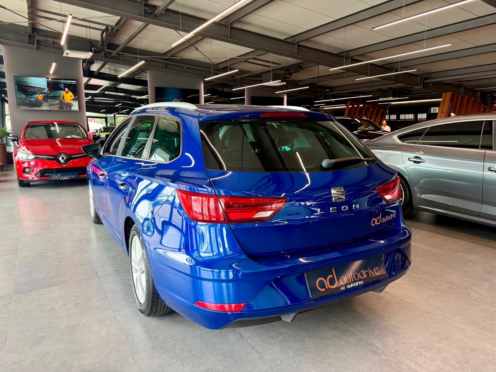 Seat Leon ST 1,6 TDI DSG KLIMA • KAMERA • PDV • ALU16" • LEASING, fotografija 5
