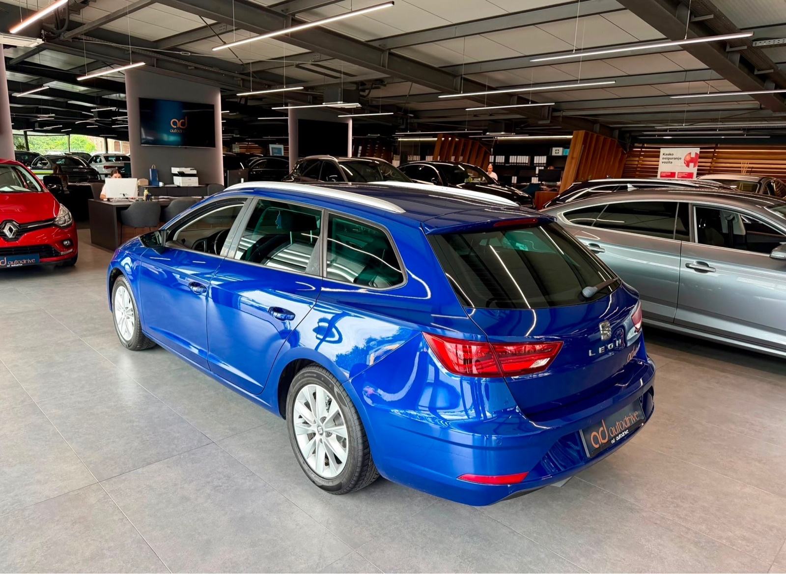 Seat Leon ST 1,6 TDI DSG KLIMA • KAMERA • PDV • ALU16" • LEASING, fotografija 4