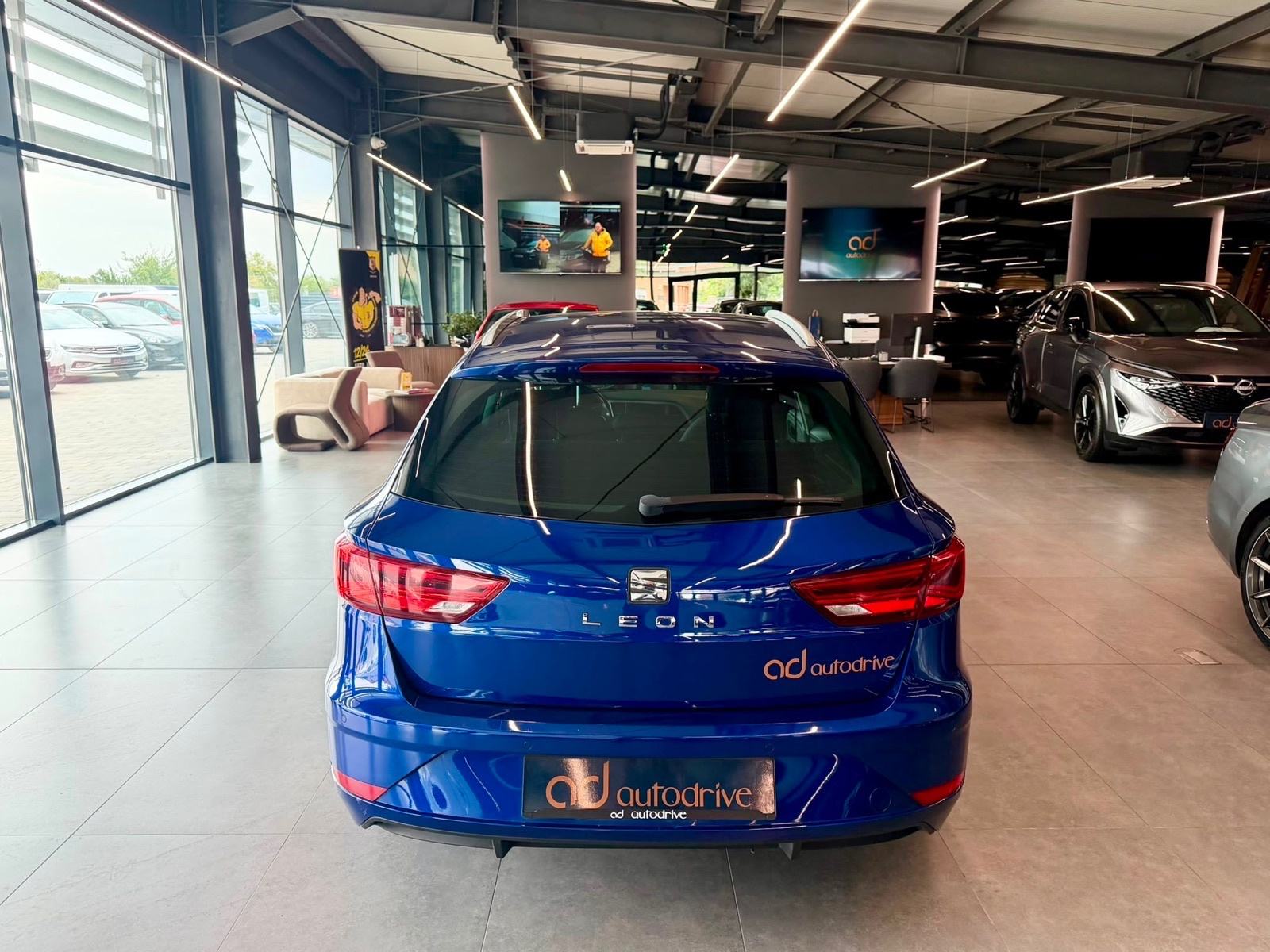 Seat Leon ST 1,6 TDI DSG KLIMA • KAMERA • PDV • ALU16" • LEASING, fotografija 6