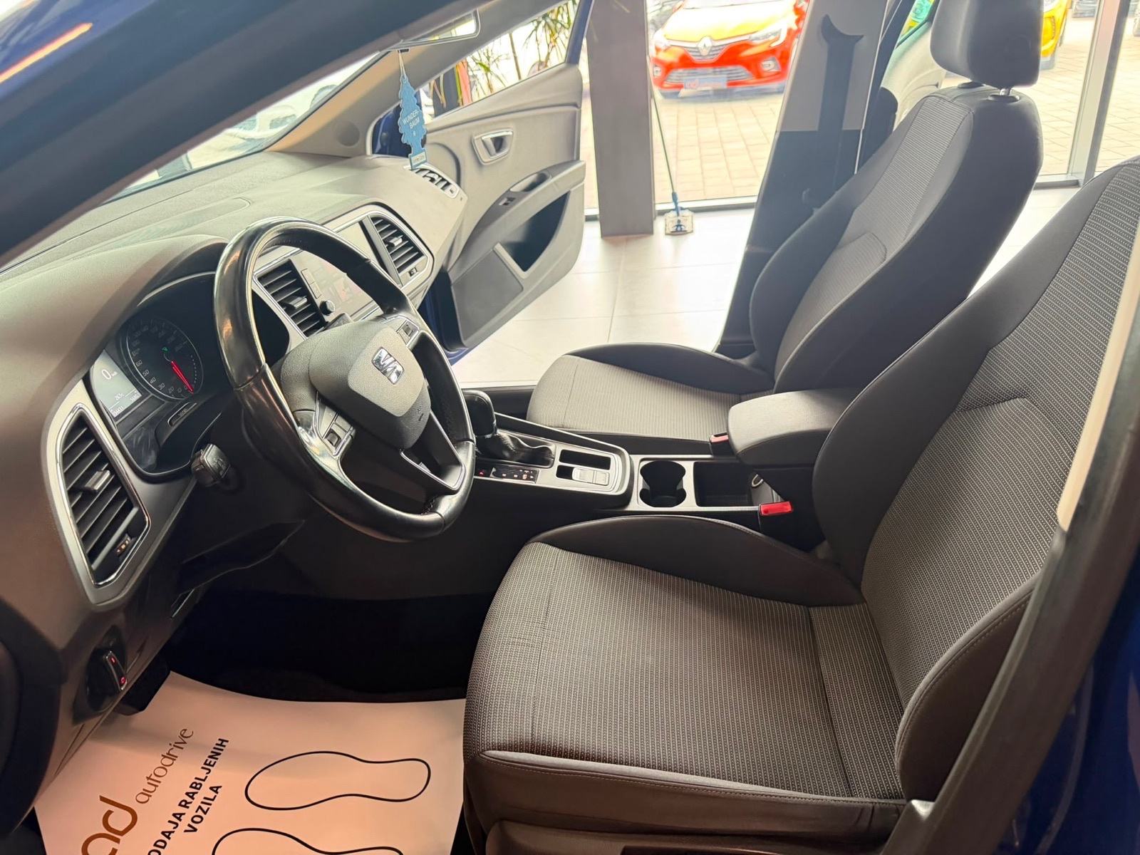 Seat Leon ST 1,6 TDI DSG KLIMA • KAMERA • PDV • ALU16" • LEASING, fotografija 11