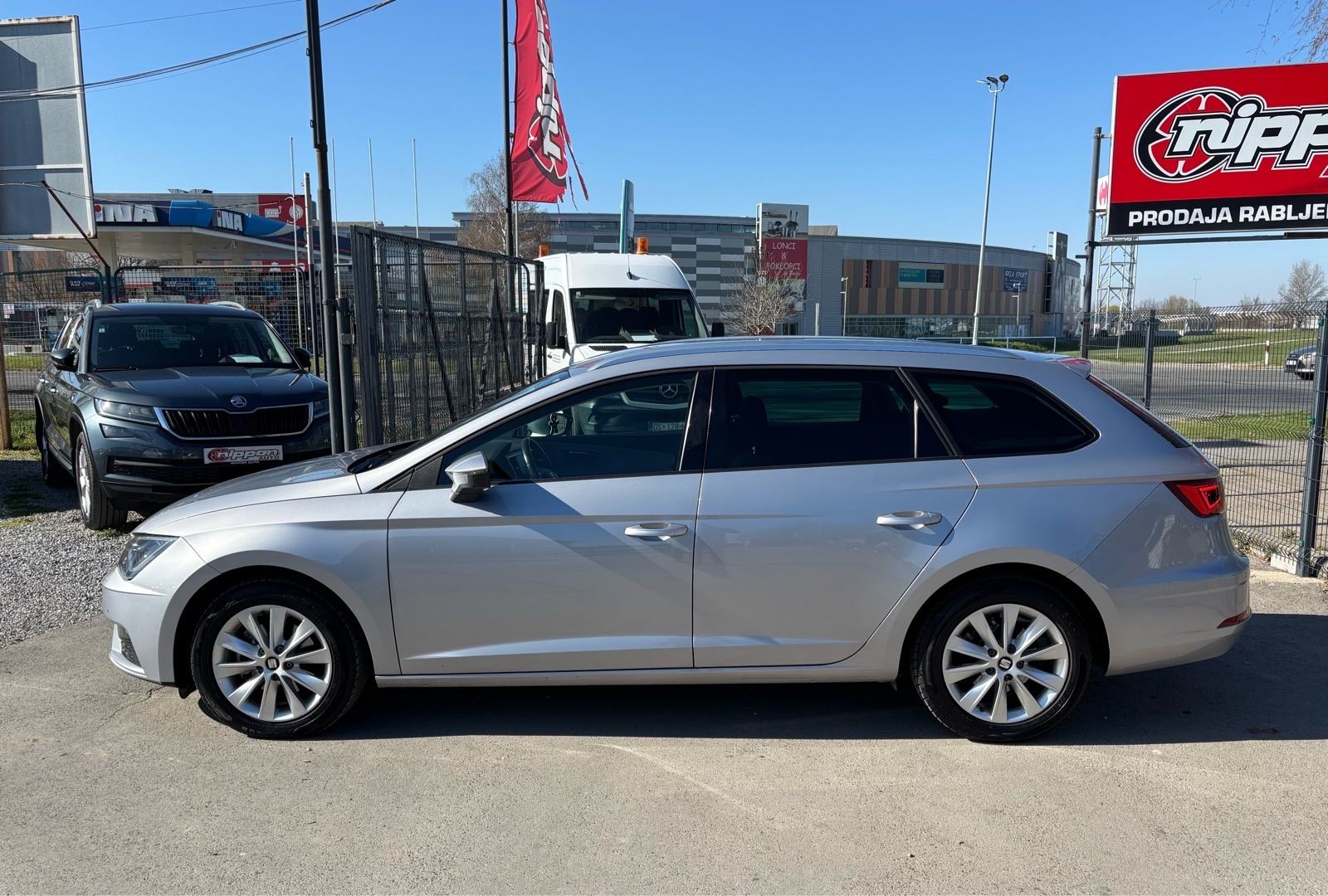 Seat Leon ST 1,6 TDI DSG - u PDV-u - REG:06/2027 - LEASING RATA 243€, fotografija 3
