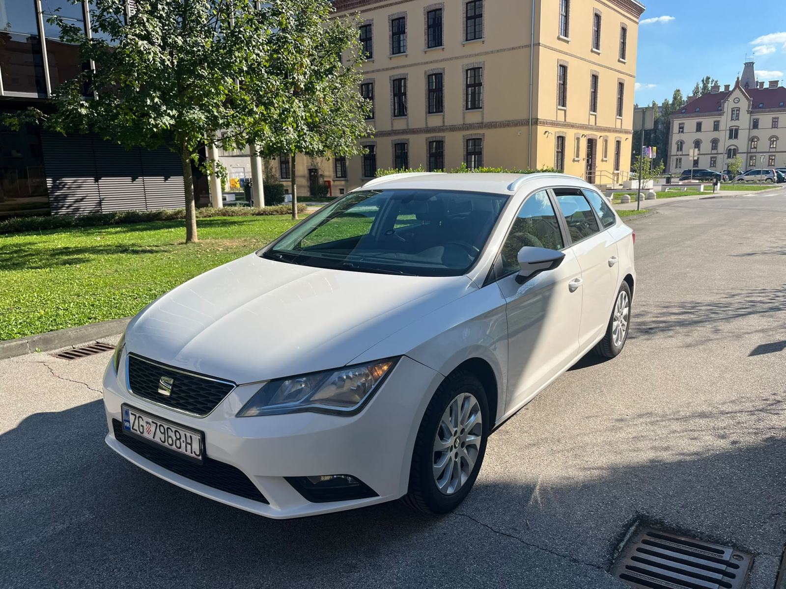 SEAT Leon ST 1.6 TDI Style 77 kW – 139.147 km – reg. 07/2027 – 2 ključ, fotografija 1