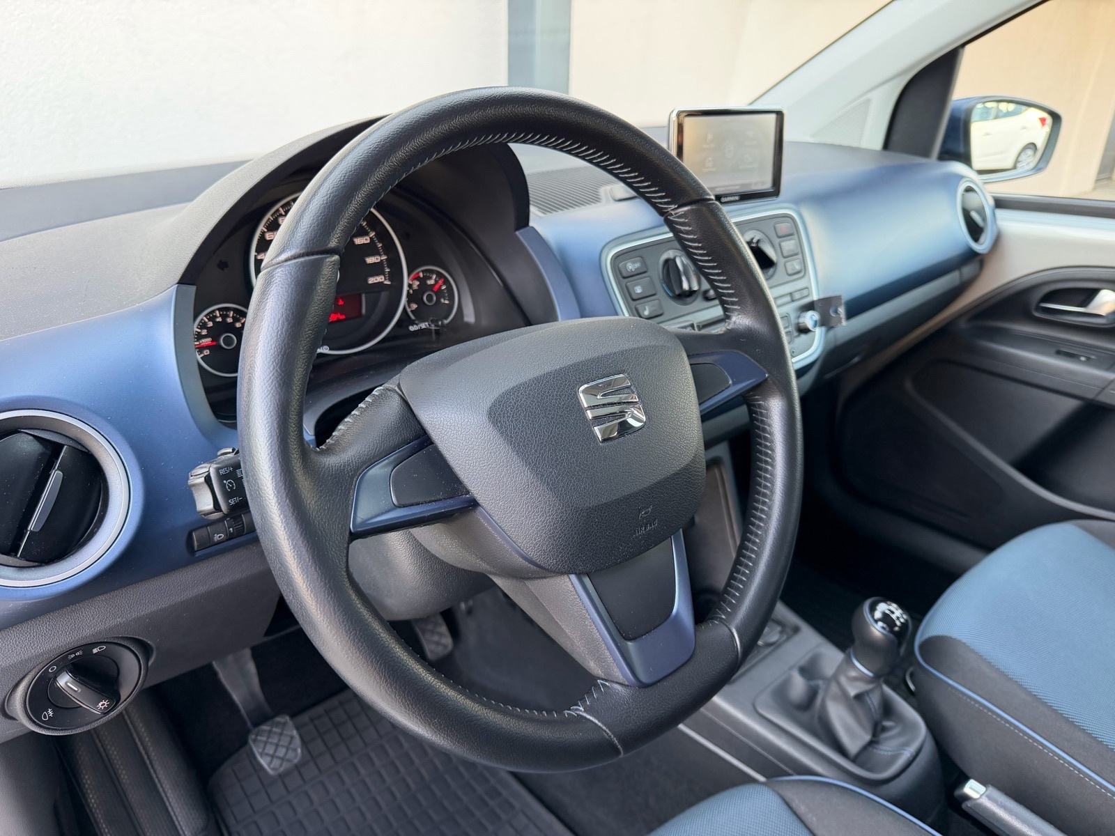 SEAT Mii 1.0 CONNECT, PLIN - CNG (KLIMA,LED,NAVI,PANORAMA,SERVISNA...), fotografija 14
