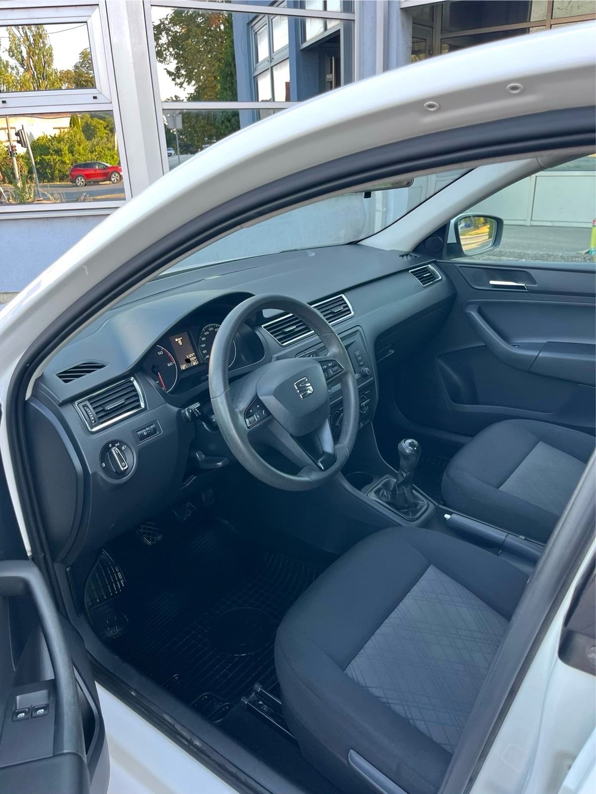 Seat Toledo 1,4 TDI “SERVISNA-kupljen nov u HR” kartice/rate/zamjena, fotografija 8