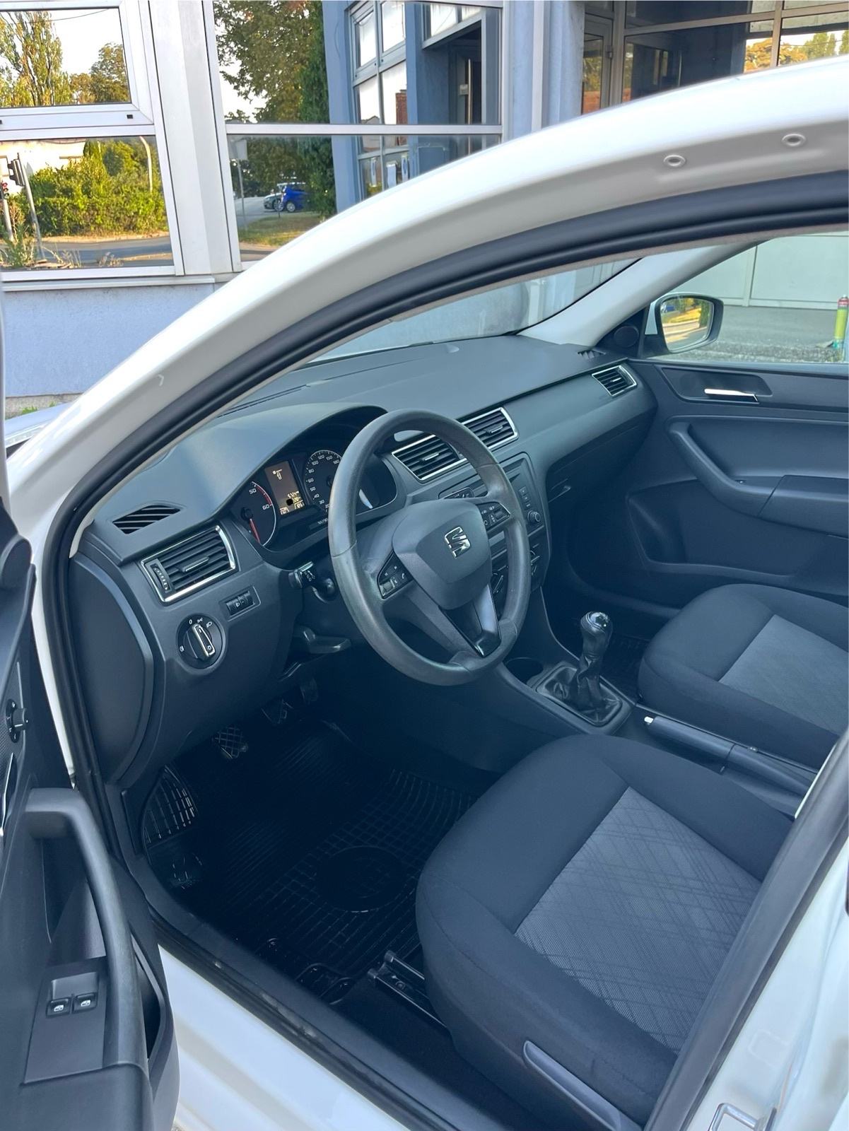 Seat Toledo 1,4 TDI “SERVISNA-kupljen nov u HR” kartice/rate/zamjena, fotografija 18