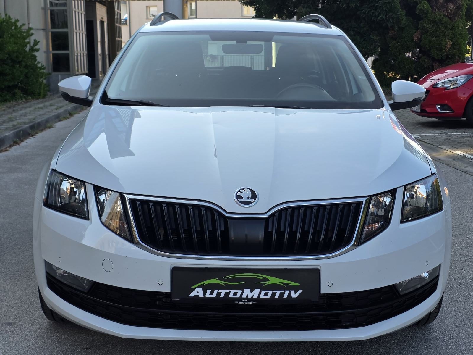 ŠKODA OCTAVIA COMBI 1.6 TDI STYLE - *1.VLASNIK-SERVISNA-BOGATA OPREMA*, fotografija 3