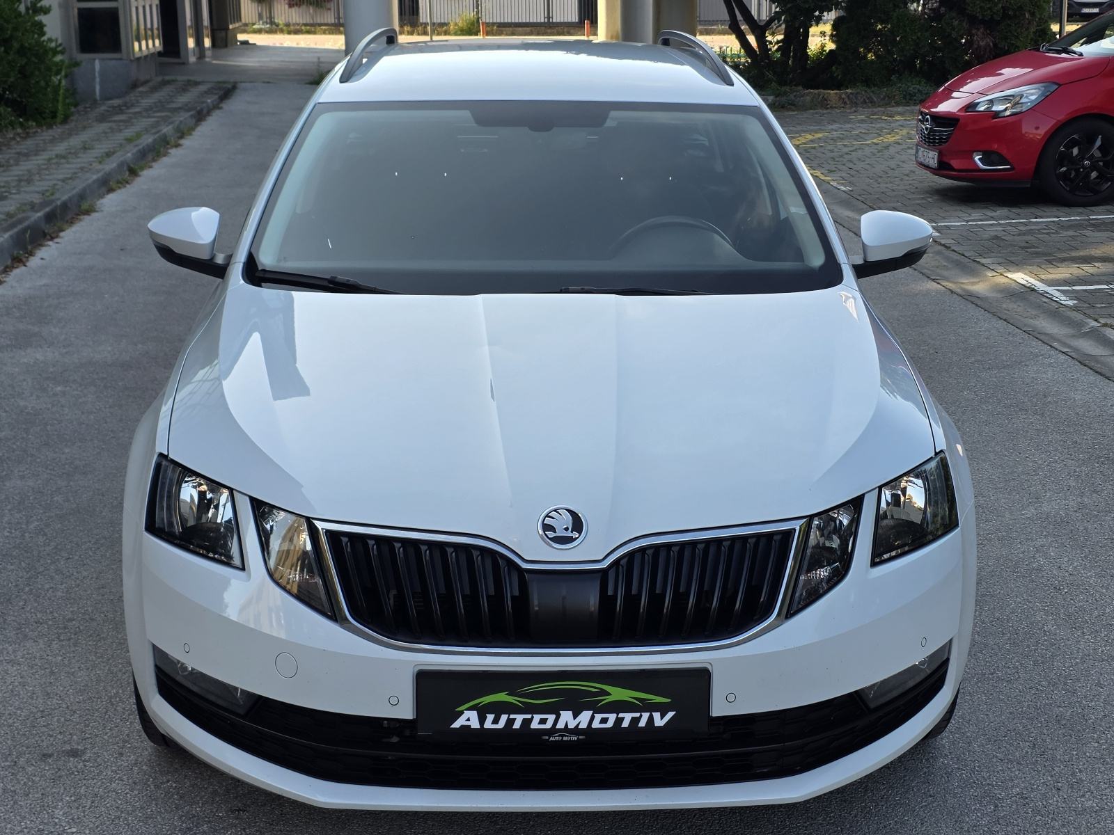 ŠKODA OCTAVIA COMBI 1.6 TDI STYLE - *1.VLASNIK-SERVISNA-BOGATA OPREMA*, fotografija 2