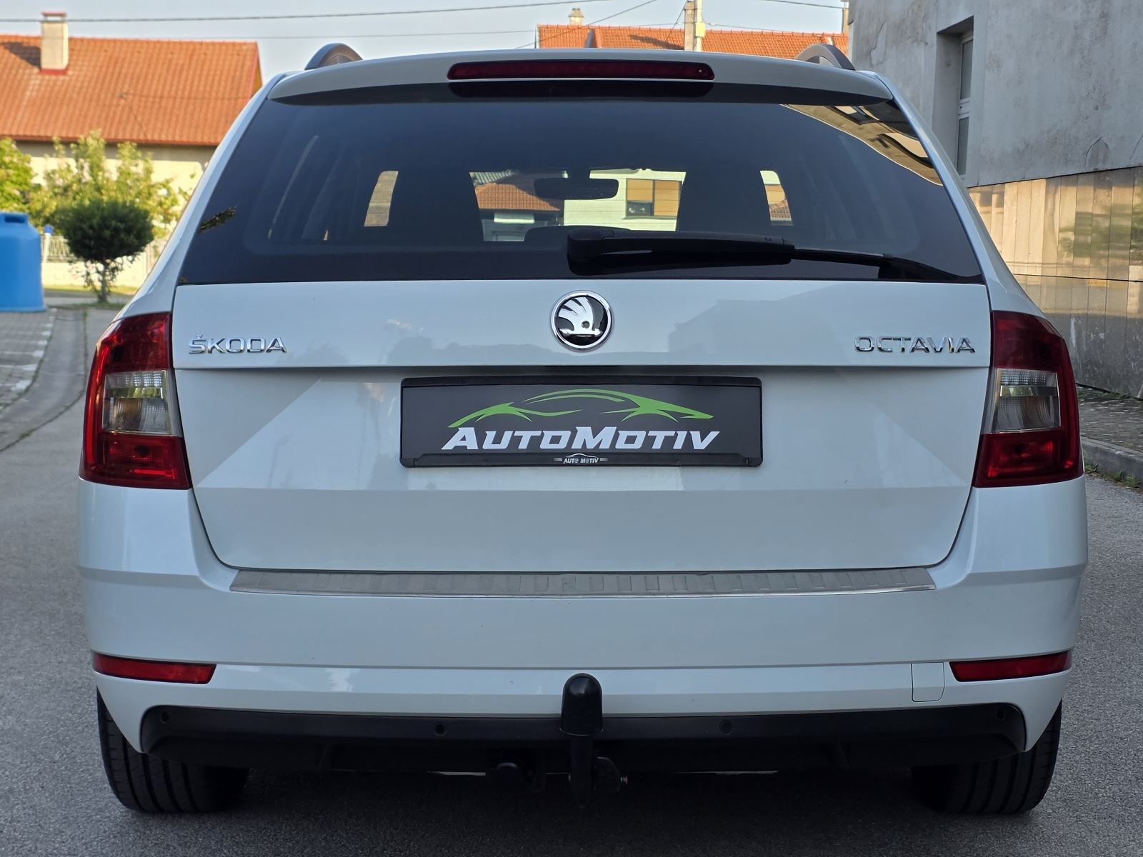 ŠKODA OCTAVIA COMBI 1.6 TDI STYLE - *1.VLASNIK-SERVISNA-BOGATA OPREMA*, fotografija 7