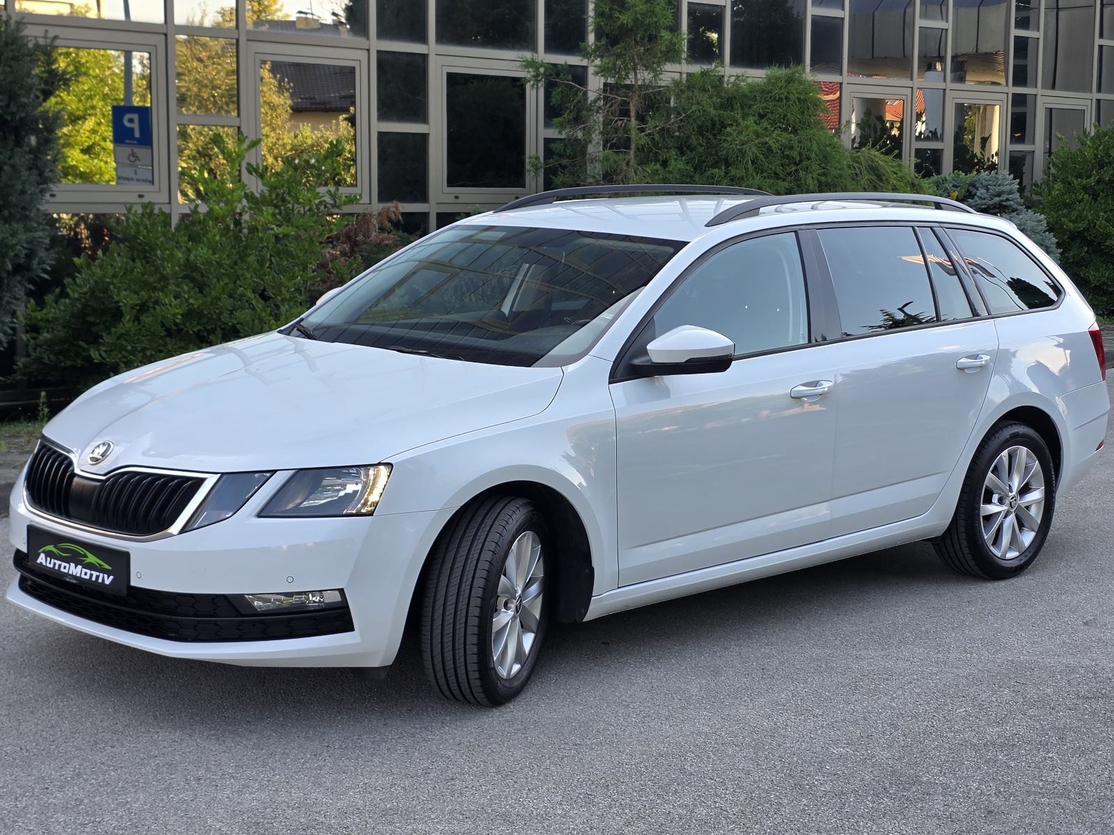 ŠKODA OCTAVIA COMBI 1.6 TDI STYLE - *1.VLASNIK-SERVISNA-BOGATA OPREMA*, fotografija 10