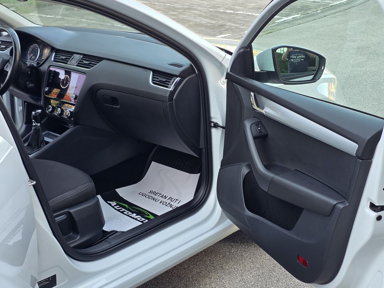 ŠKODA OCTAVIA COMBI 1.6 TDI STYLE - *1.VLASNIK-SERVISNA-BOGATA OPREMA*, fotografija 14