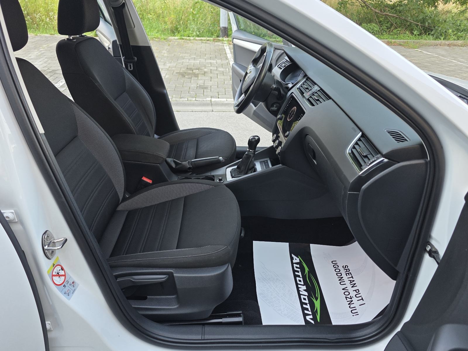 ŠKODA OCTAVIA COMBI 1.6 TDI STYLE - *1.VLASNIK-SERVISNA-BOGATA OPREMA*, fotografija 15