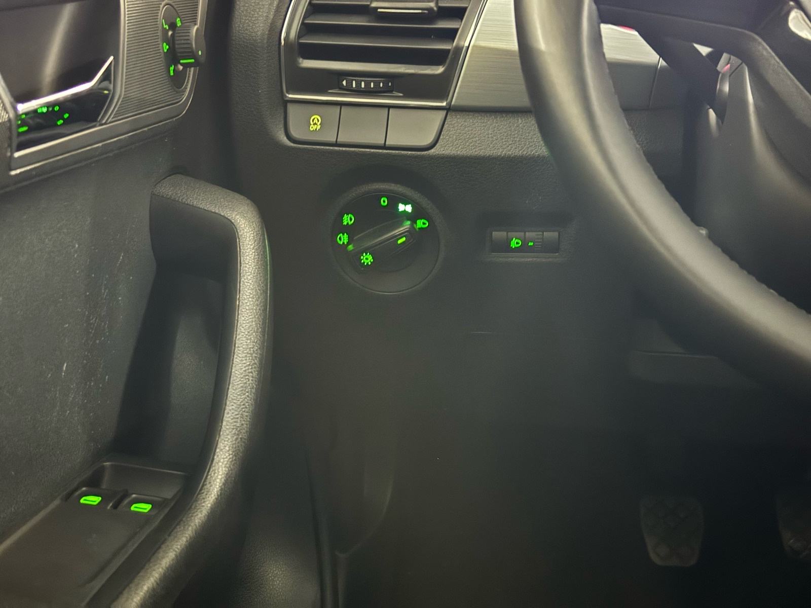 Škoda Fabia 1,0 •32.000km• •LED•SENZORI•KUKA•RADAR•NOVO•, fotografija 11