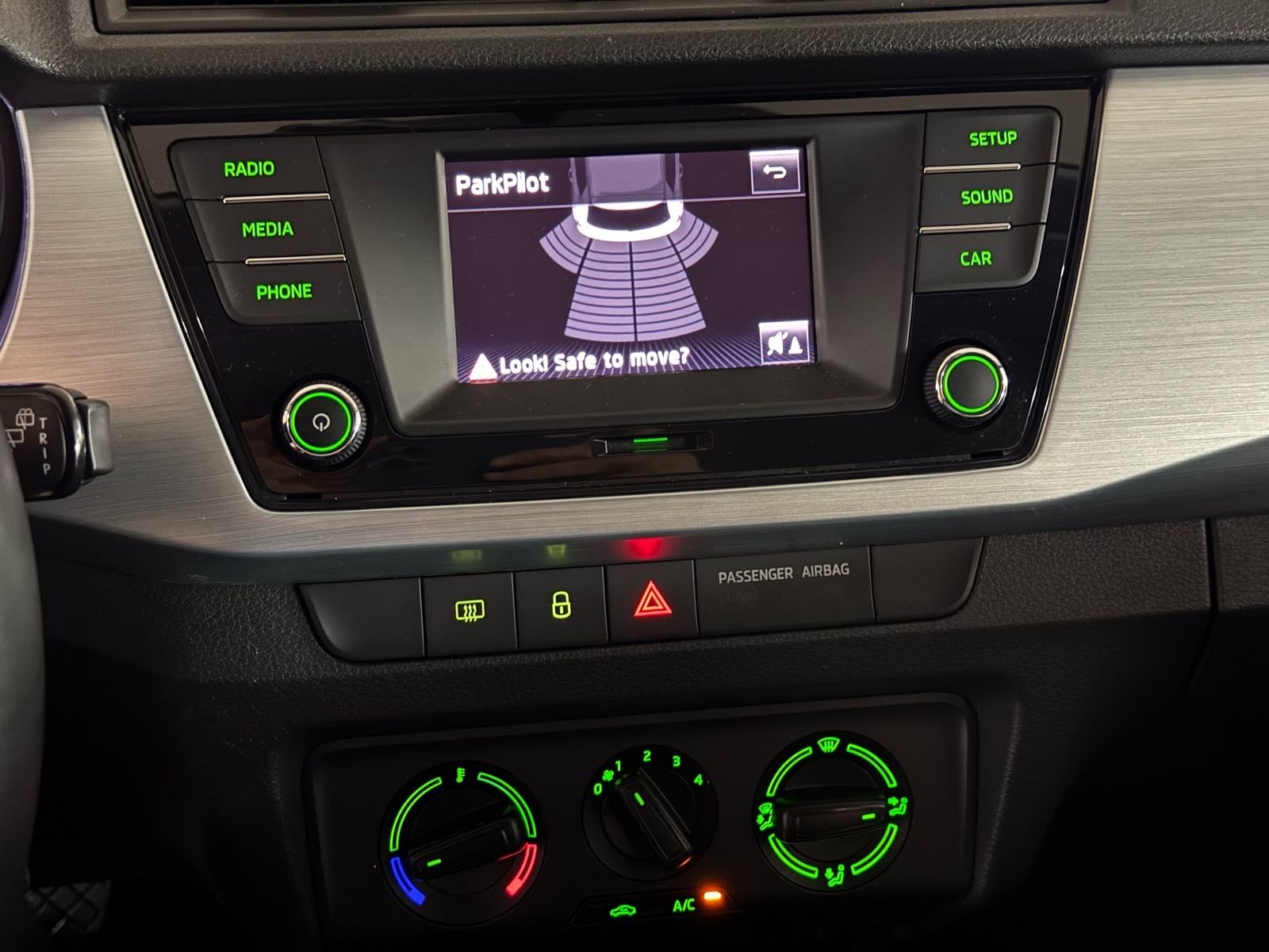 Škoda Fabia 1,0 •32.000km• •LED•SENZORI•KUKA•RADAR•NOVO•, fotografija 9