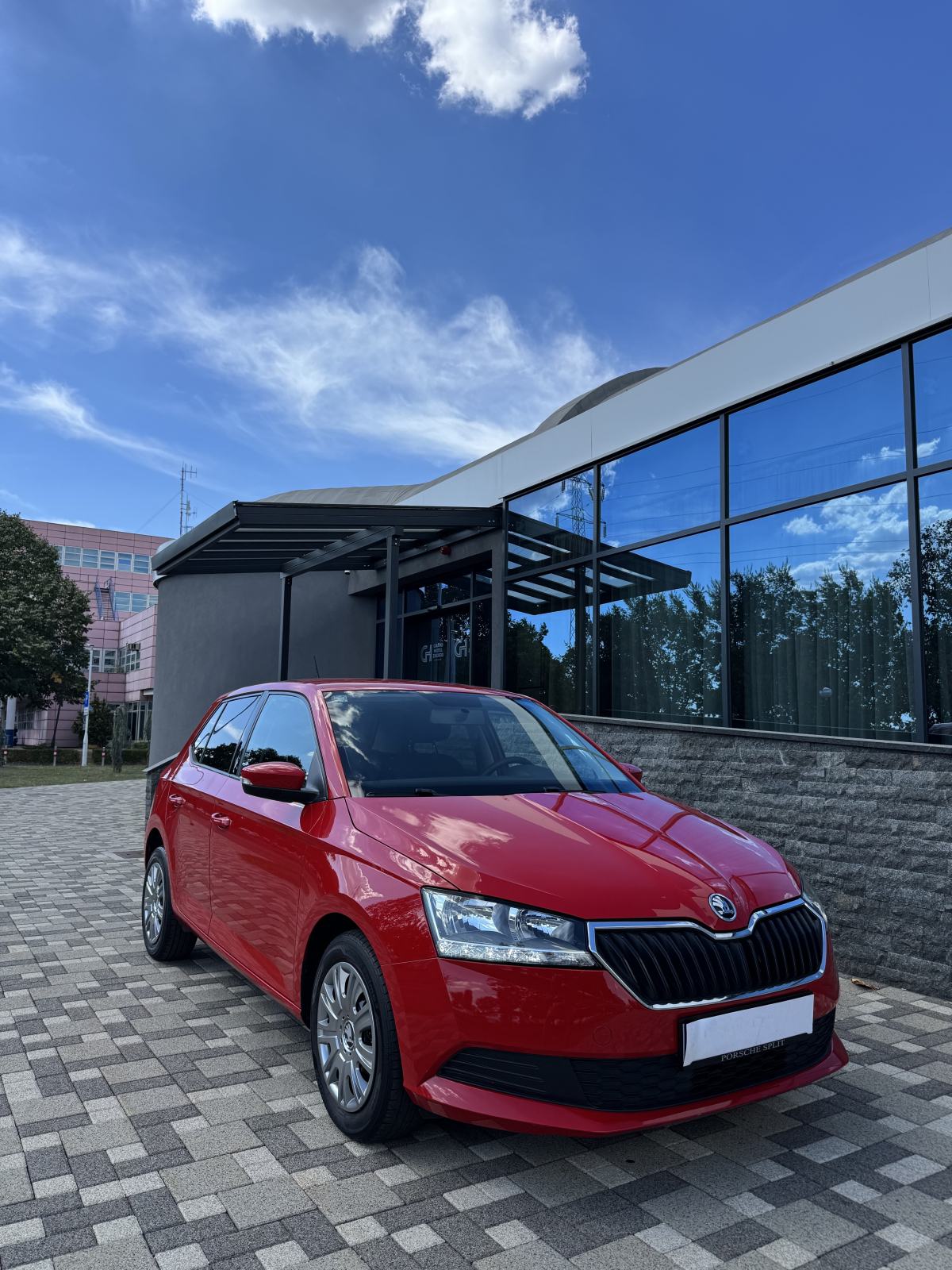Škoda Fabia NOVI MODEL - SAMO 113 000 - 5 VRATA - REG 08/27 - PRILIKA!, fotografija 2