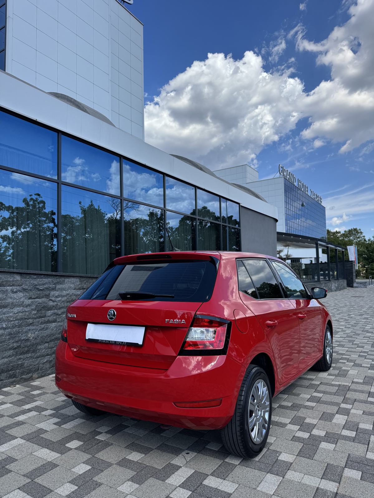 Škoda Fabia NOVI MODEL - SAMO 113 000 - 5 VRATA - REG 08/27 - PRILIKA!, fotografija 11