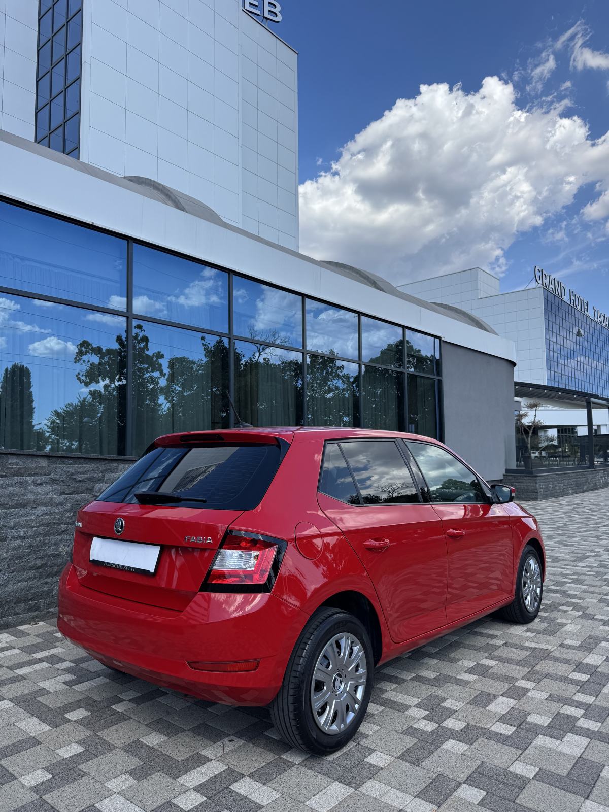 Škoda Fabia NOVI MODEL - SAMO 113 000 - 5 VRATA - REG 08/27 - PRILIKA!, fotografija 12