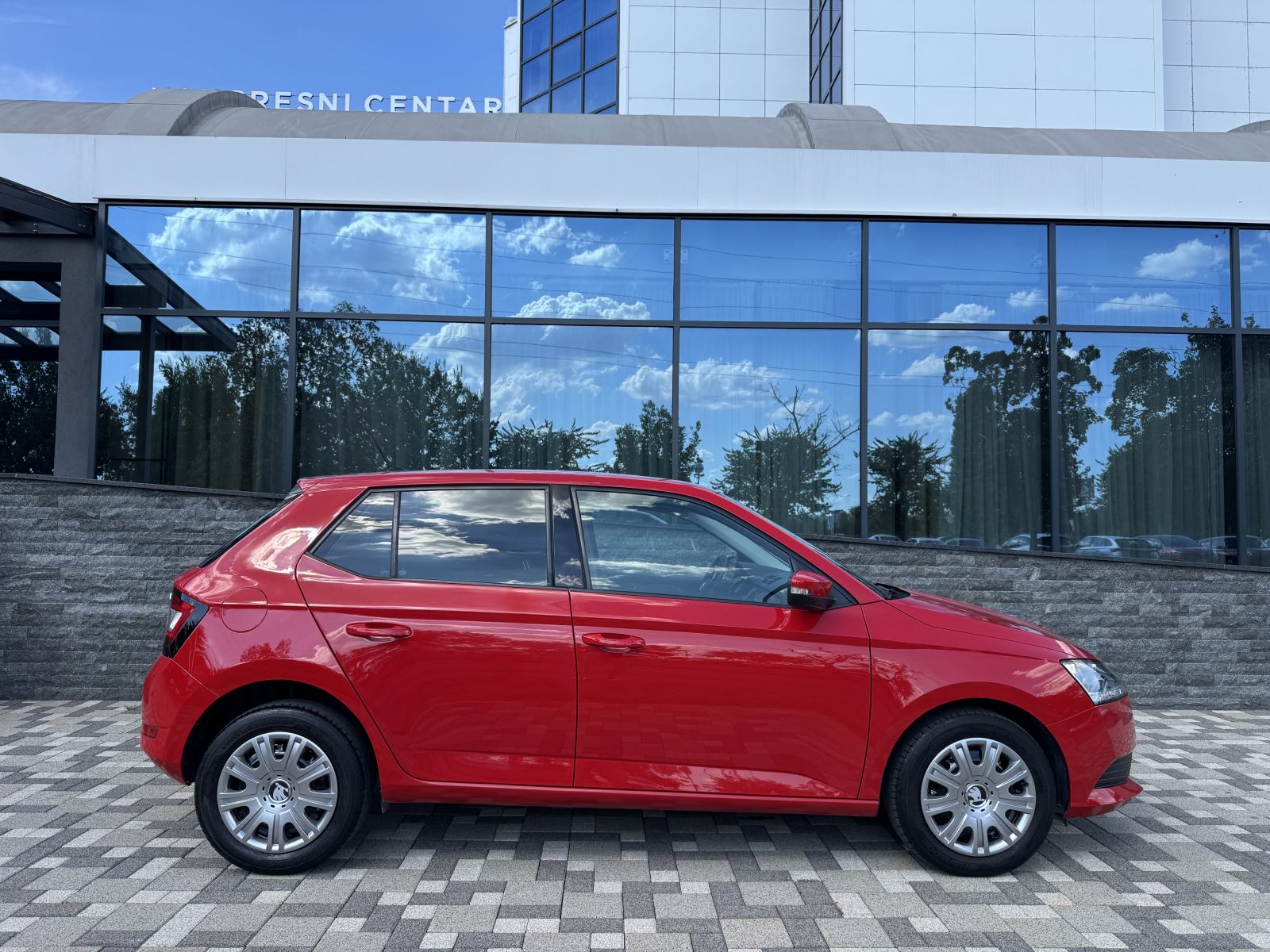 Škoda Fabia NOVI MODEL - SAMO 113 000 - 5 VRATA - REG 08/27 - PRILIKA!, fotografija 13