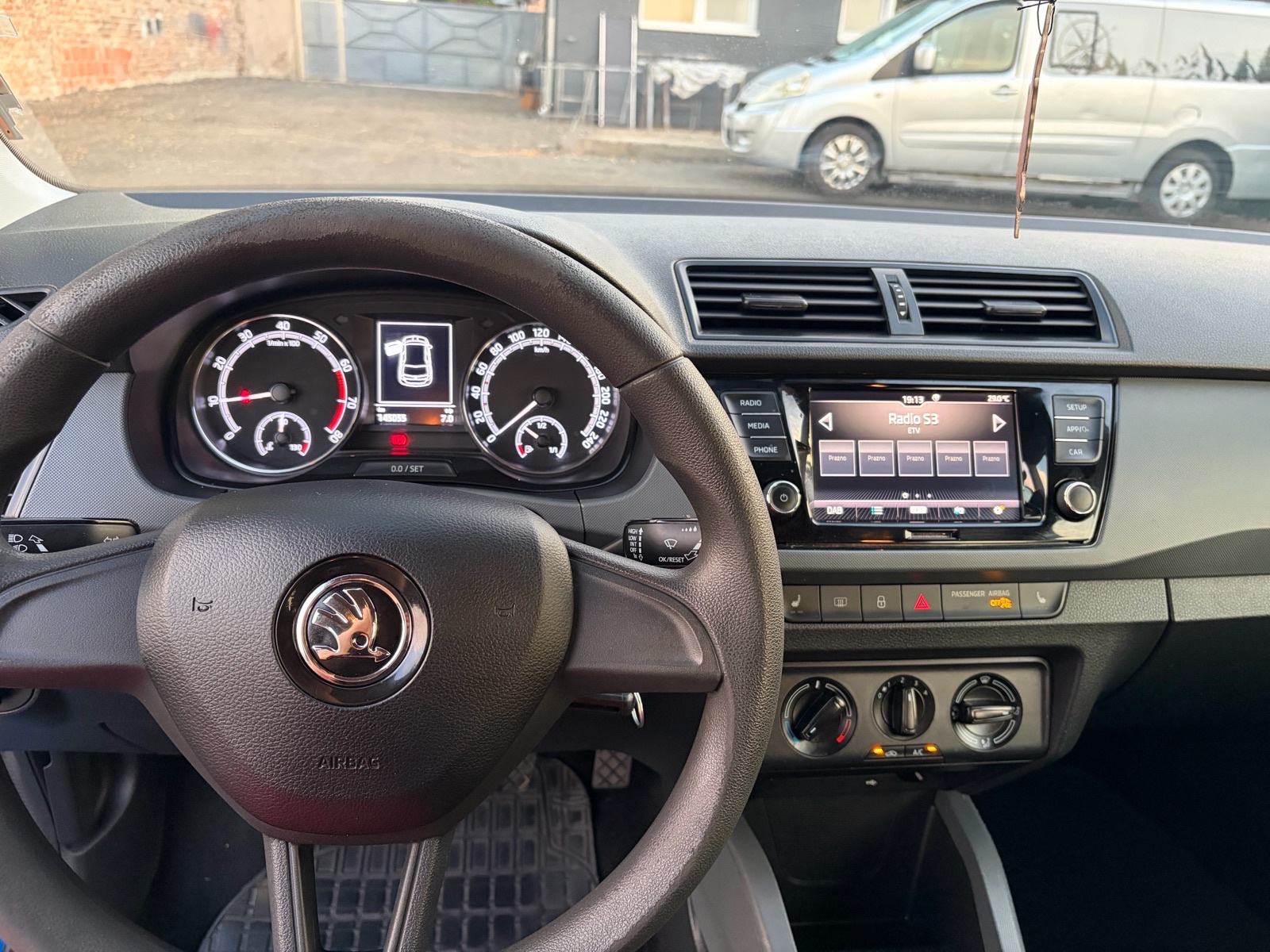 Škoda Fabia 1,0 MPI, grij. sjedala, DAB, LED, reg. 08.2027., fotografija 13
