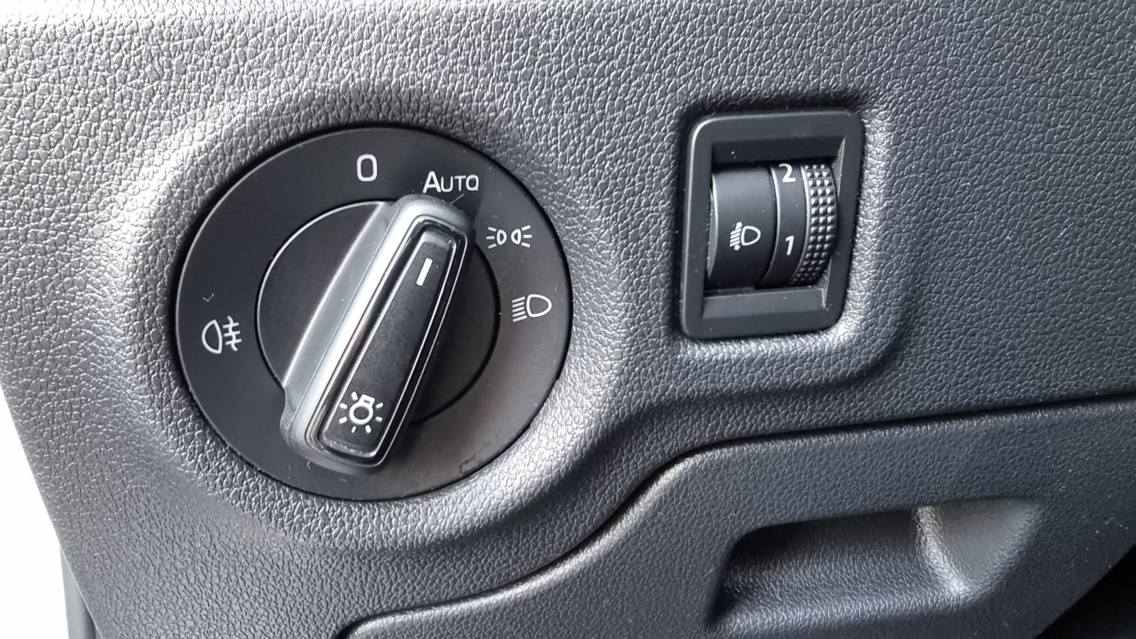 Škoda Fabia 1,0 MPI Active "1. Vlasnik" Nije uvoz"67.000km"TOP STANJE", fotografija 15