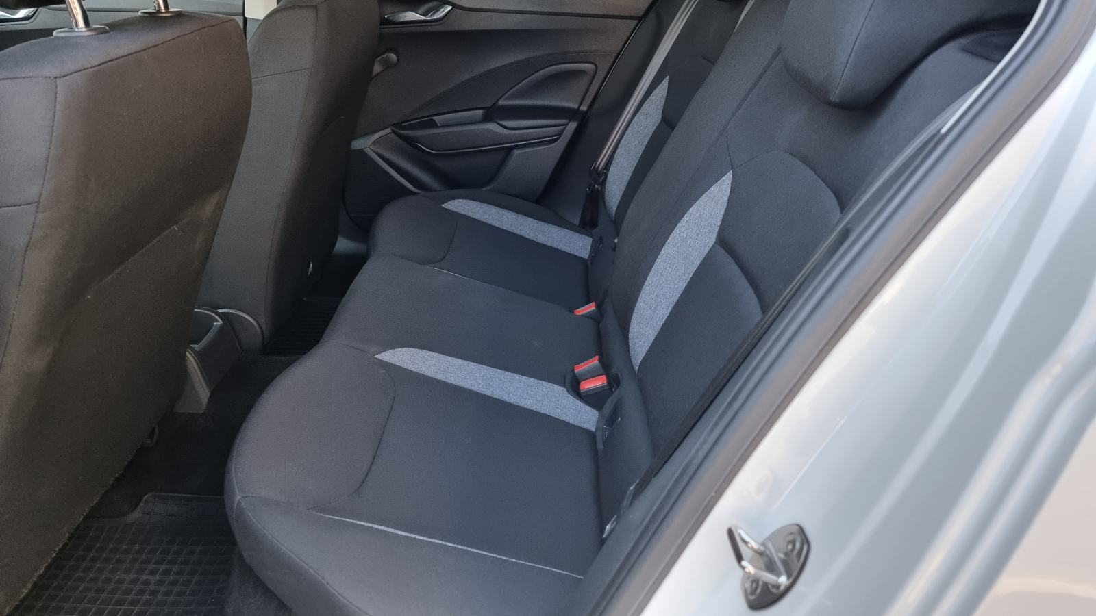 Škoda Fabia 1,0 MPI Active "1. Vlasnik" Nije uvoz"67.000km"TOP STANJE", fotografija 12