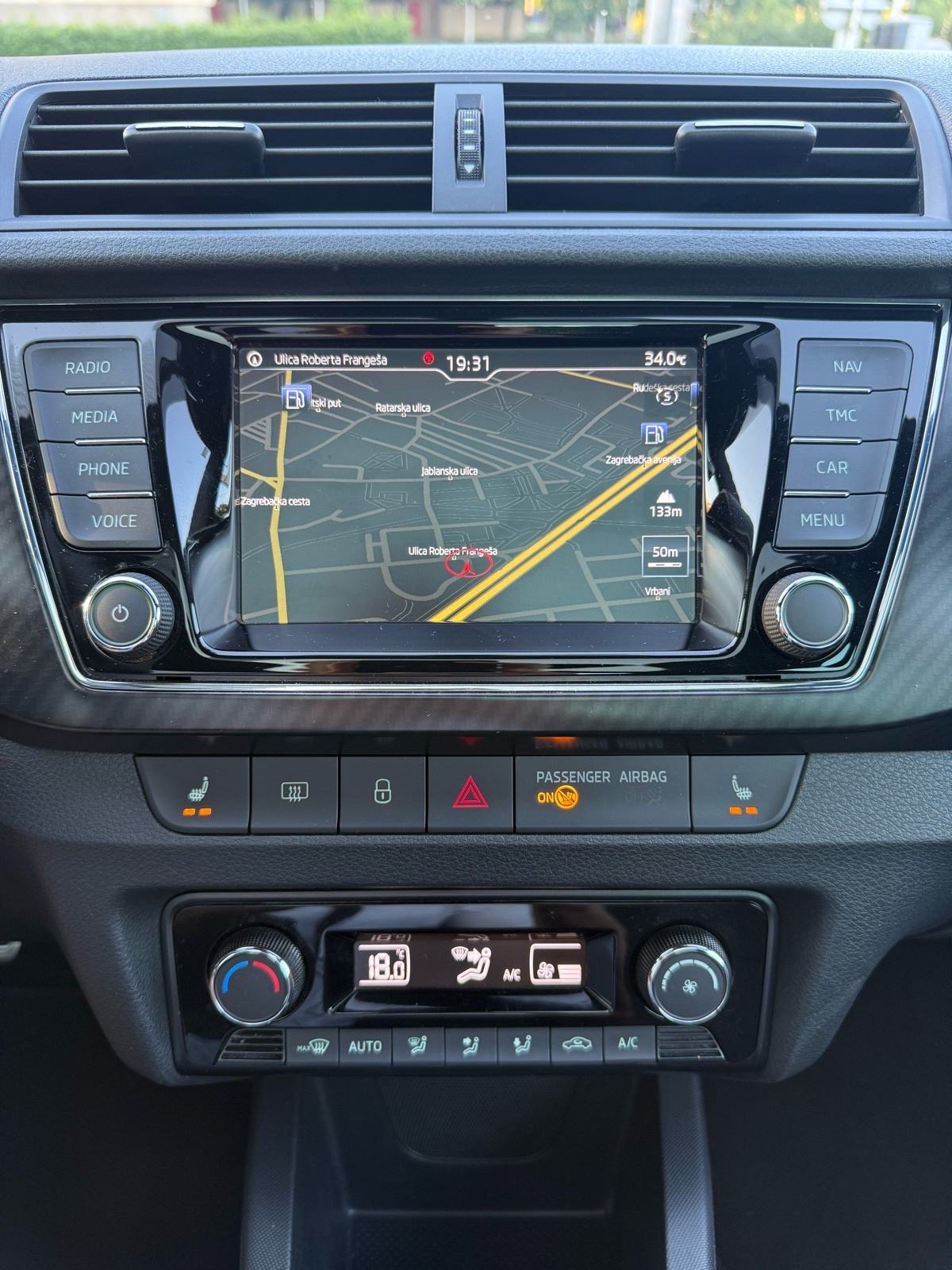 Škoda Fabia 1.0TSI MONTE CARLO 63000km! Navigacija,radar,stakleni krov, fotografija 17