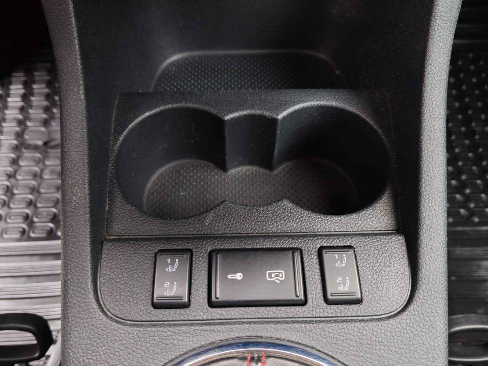 Škoda Fabia 1,6 TDI MONTE-CARLO , 2011G. 213000 KARTICE 24/36 RATA, fotografija 17