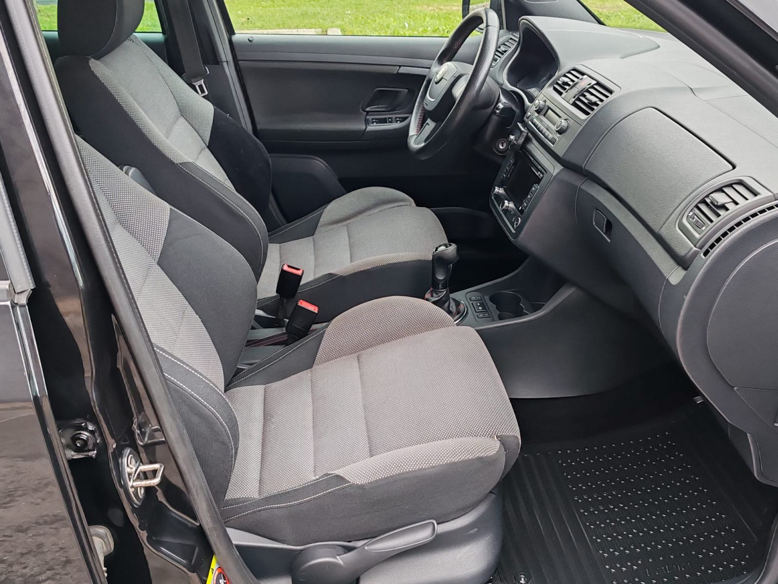 Škoda Fabia 1,6 TDI MONTE-CARLO , 2011G. 213000 KARTICE 24/36 RATA, fotografija 11