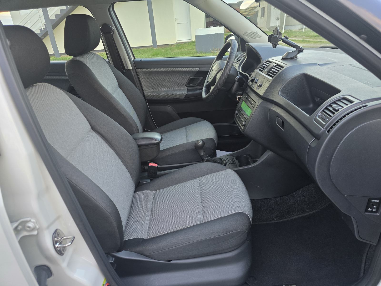 Škoda Fabia 1,6 TDI-2012god.mod-KLIMA-151tkm,1.vlasnica,KARTICE, fotografija 9