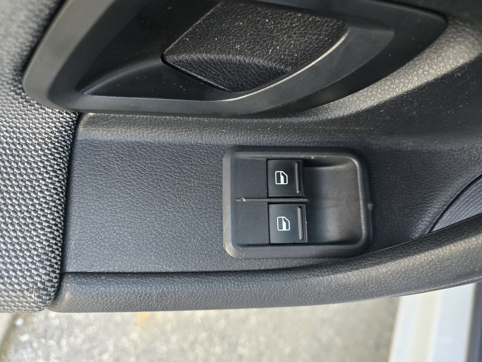 Škoda Fabia 1,6 TDI-2012god.mod-KLIMA-151tkm,1.vlasnica,KARTICE, fotografija 12