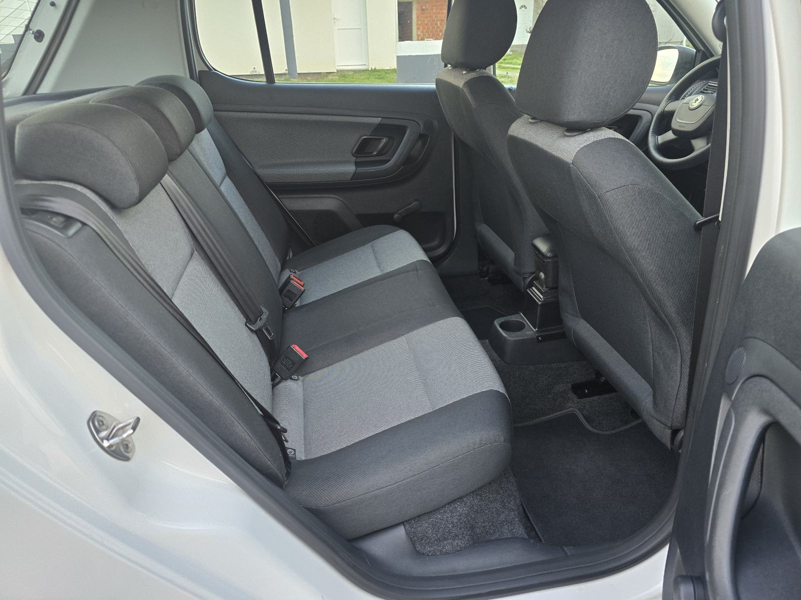 Škoda Fabia 1,6 TDI-2012god.mod-KLIMA-151tkm,1.vlasnica,KARTICE, fotografija 13